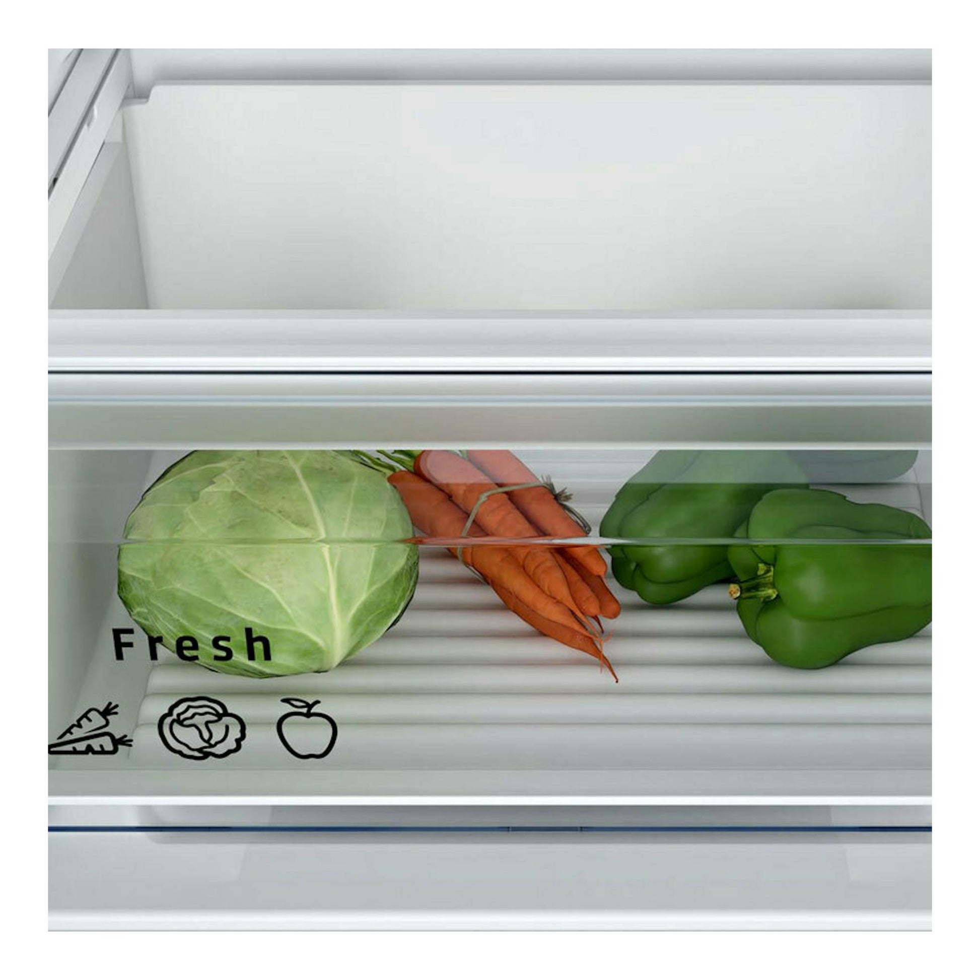 Interior de cajón Fresh de frigorífico Balay 3KIE712F con col, zanahorias y pimientos verdes.