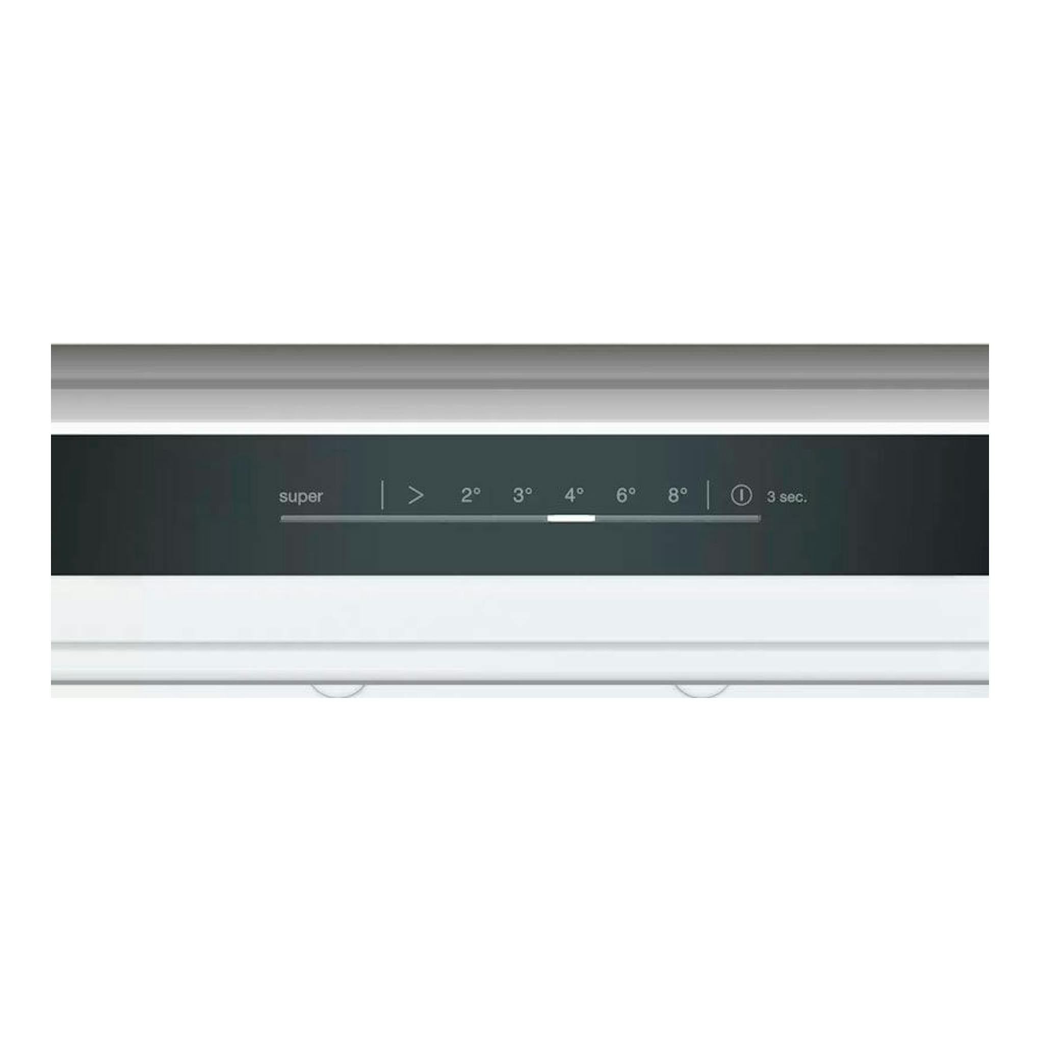 Frigorífico combi integrable Balay 3KIE734F, vista frontal parcial con panel de control negro y puerta blanca.