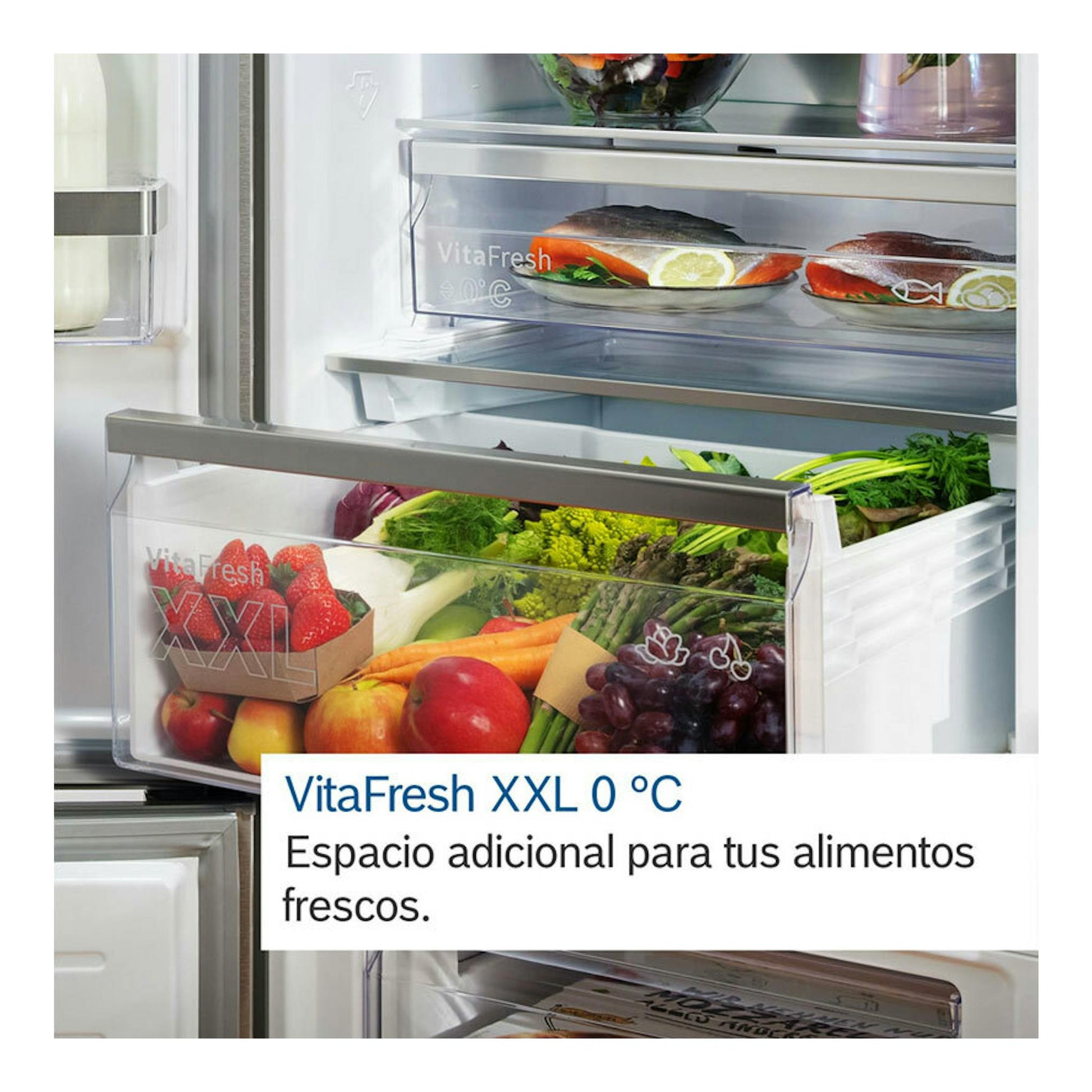 Interior de frigorífico combi integrable Bosch KIN86ADD0, con cajones VitaFresh y frutas y verduras.