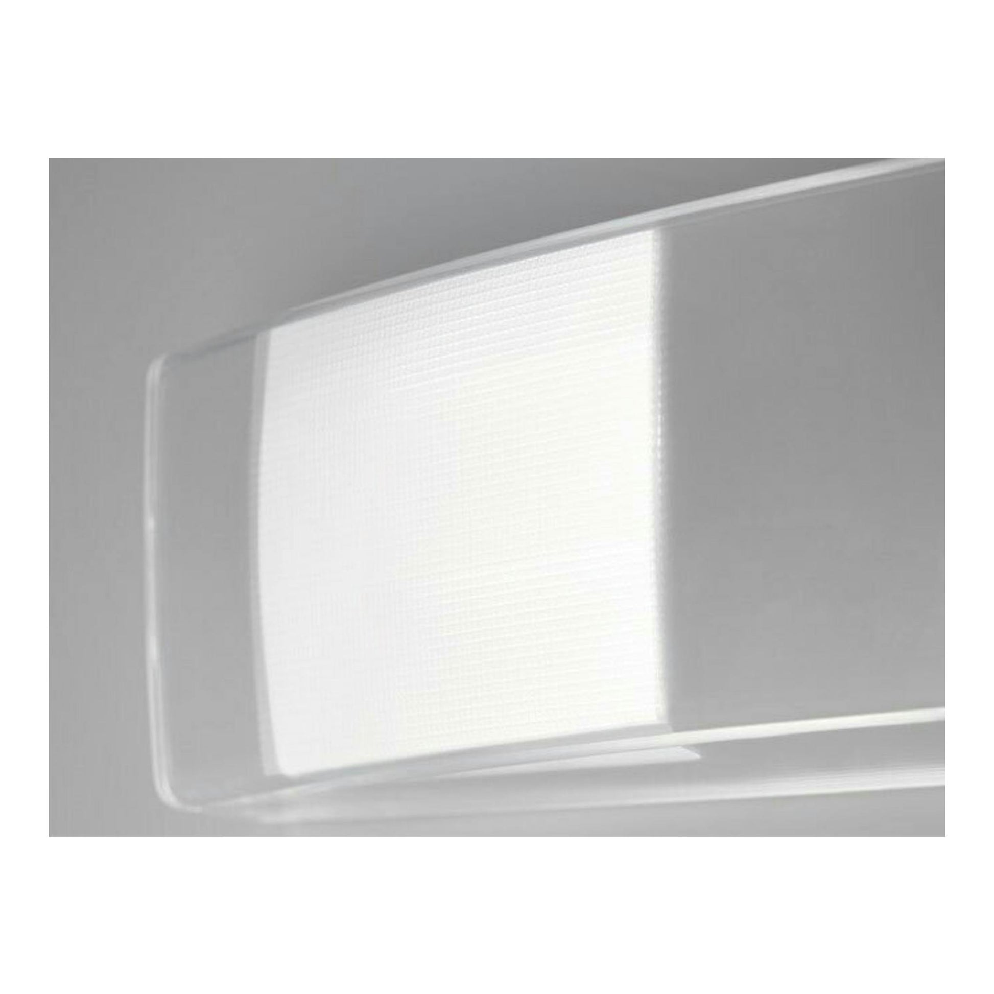 Electrolux ENT6NE18S: primer plano de la luz LED interior blanca de un frigorífico integrable.