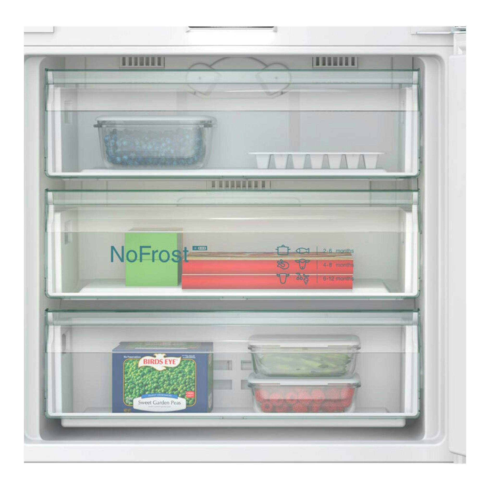 Interior del congelador Siemens KB96NADD0 con tres cajones transparentes, alimentos y compartimentos NoFrost.