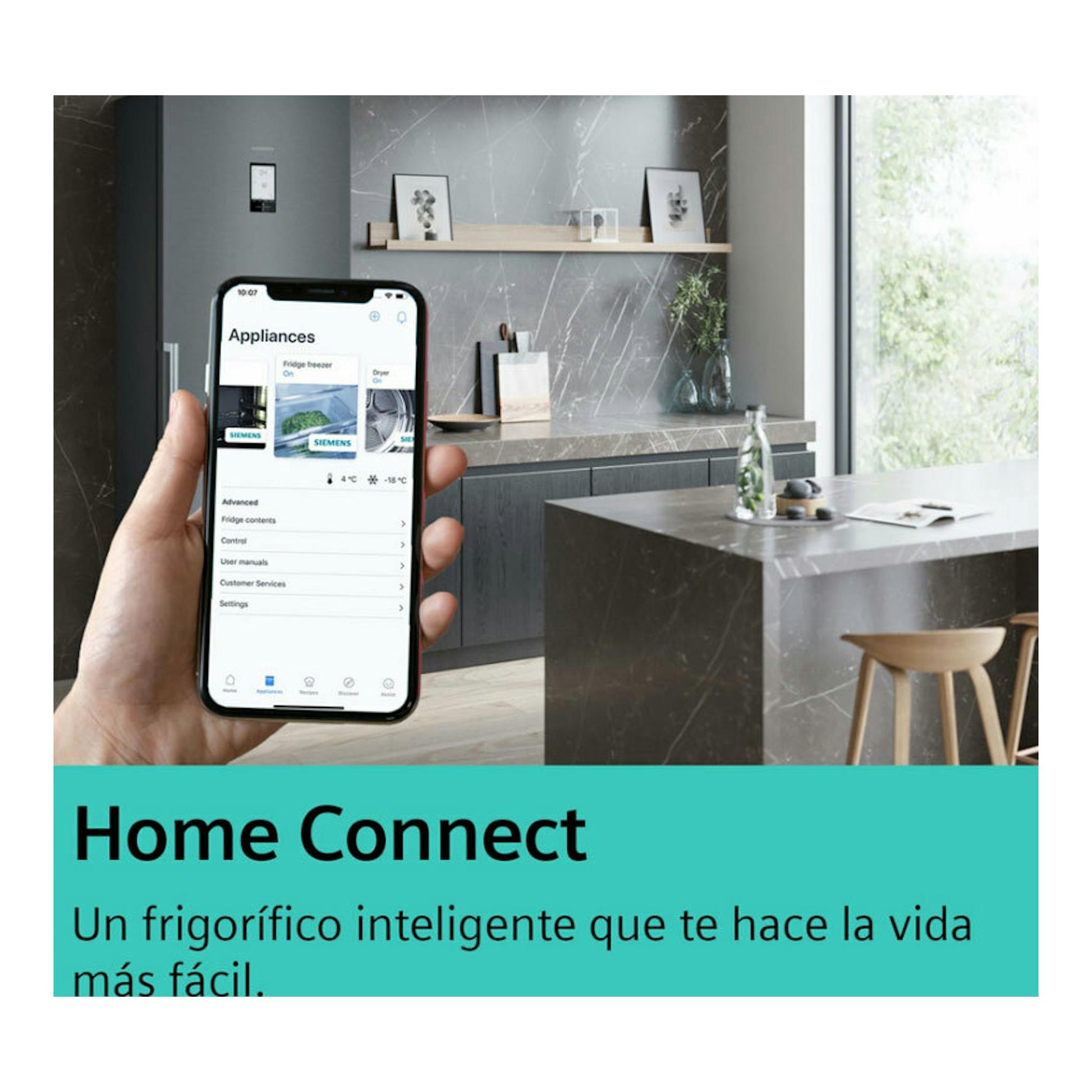 Frigorífico combi integrable Siemens KB96NVFE0 con app Home Connect en móvil, en cocina moderna.