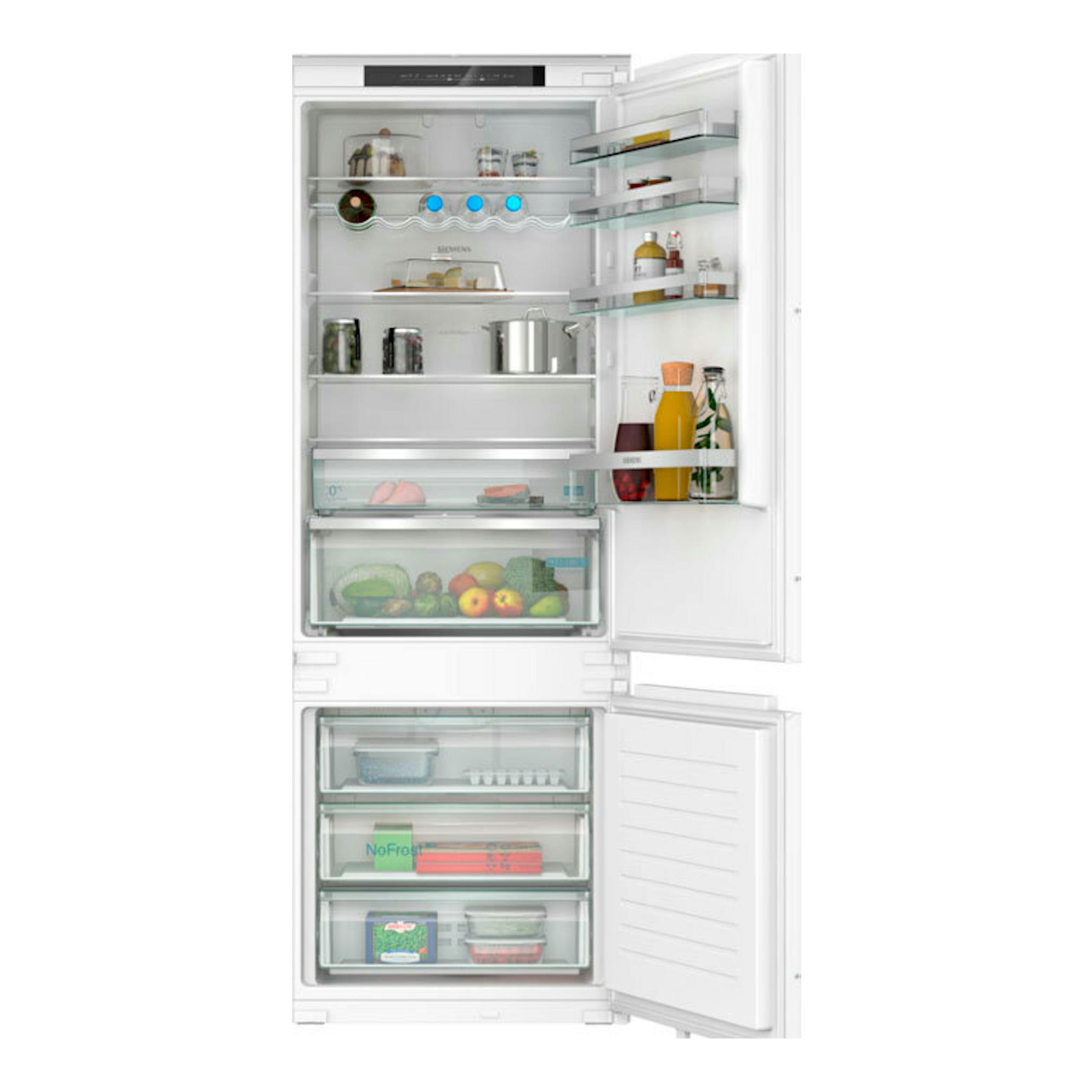 Frigorífico combi integrable Siemens KB96NVSE0, vista frontal con puertas abiertas e interior blanco.