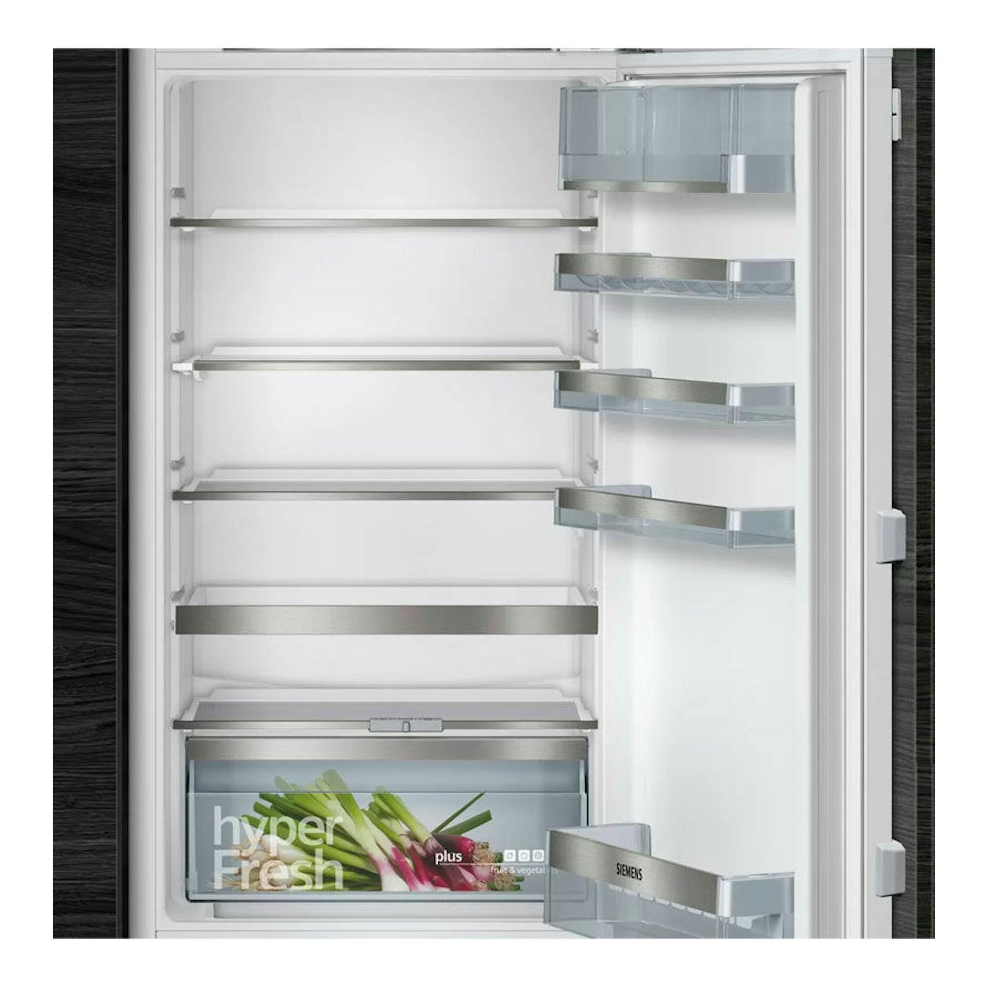 Interior frontal de frigorífico combi integrable Siemens KI86SAFE0, blanco, con baldas y cajón HyperFresh.