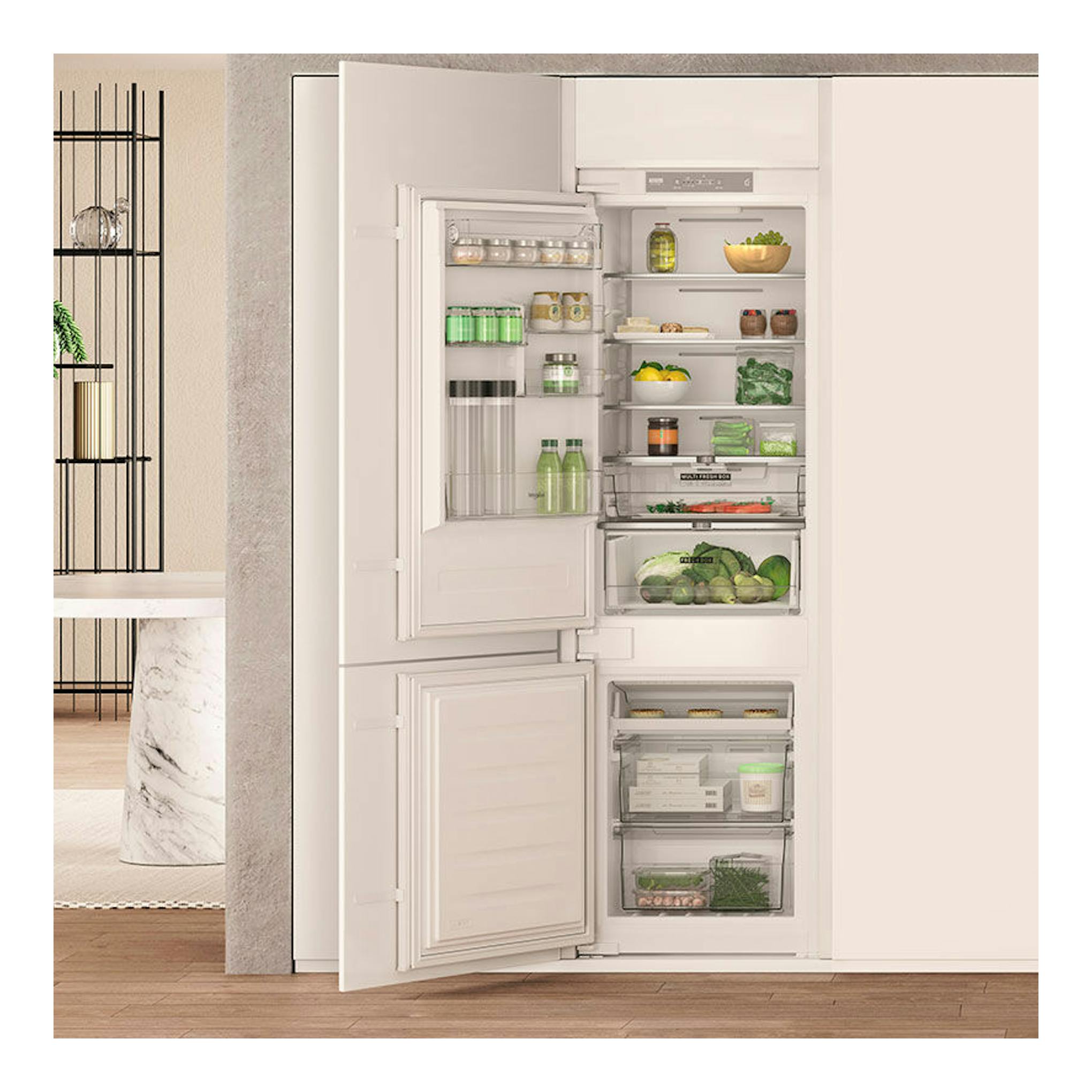 Frigorífico combi integrable Whirlpool WHC18 T323 blanco, visto de frente y con las puertas abiertas.