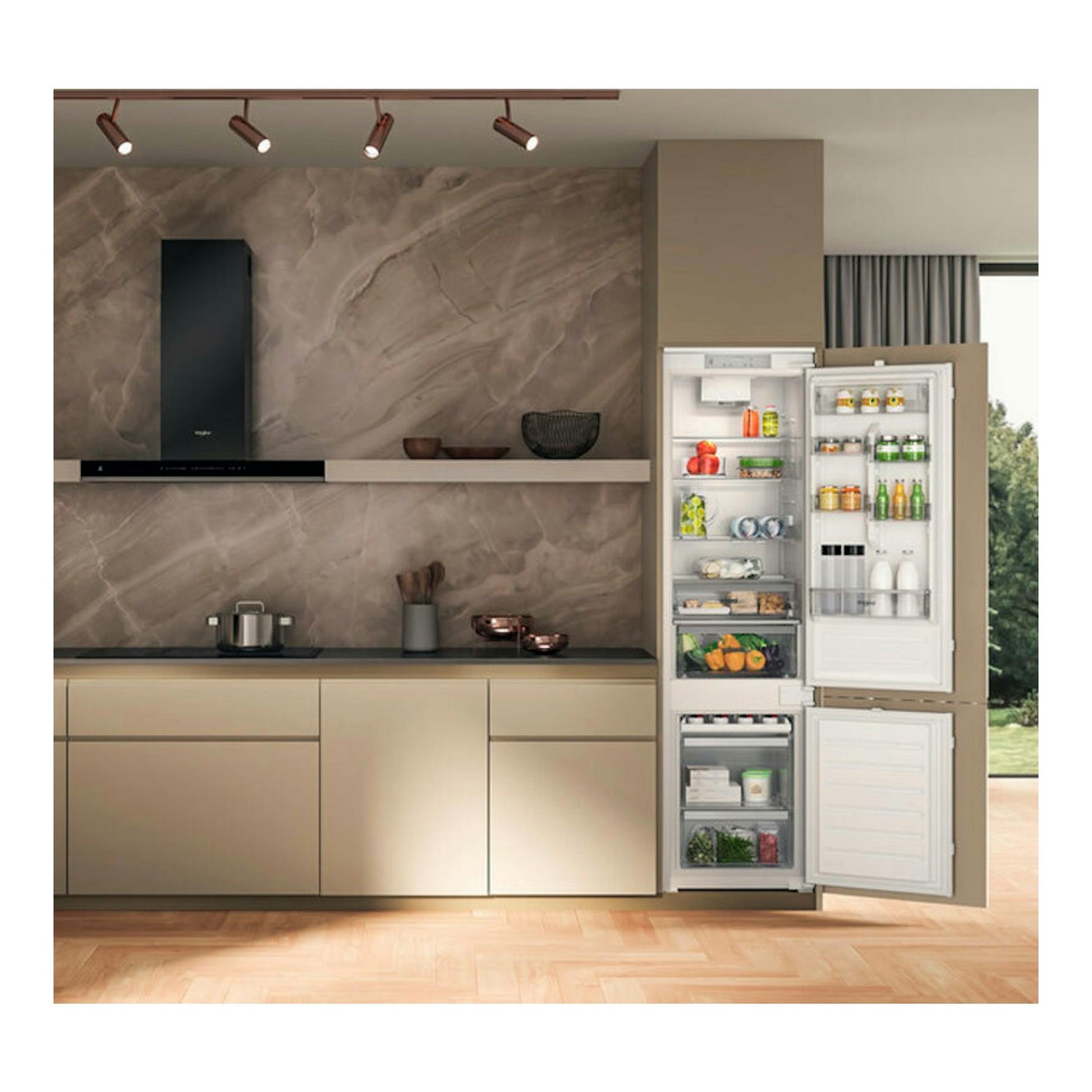 Frigorífico combi integrable Whirlpool WHC20D013D1 blanco, con puertas abiertas en cocina moderna.