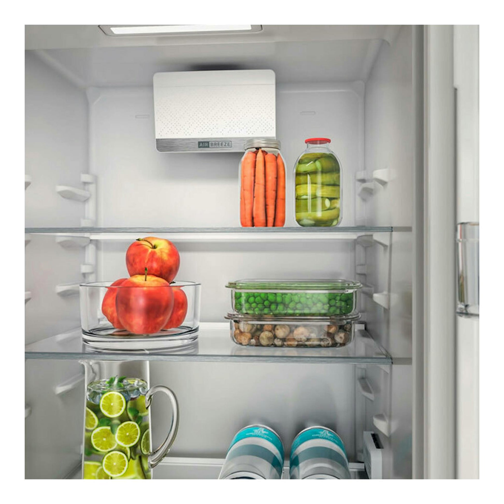 Interior de frigorífico integrable Whirlpool WHC20D013D1, vista frontal, con estantes de vidrio y alimentos.