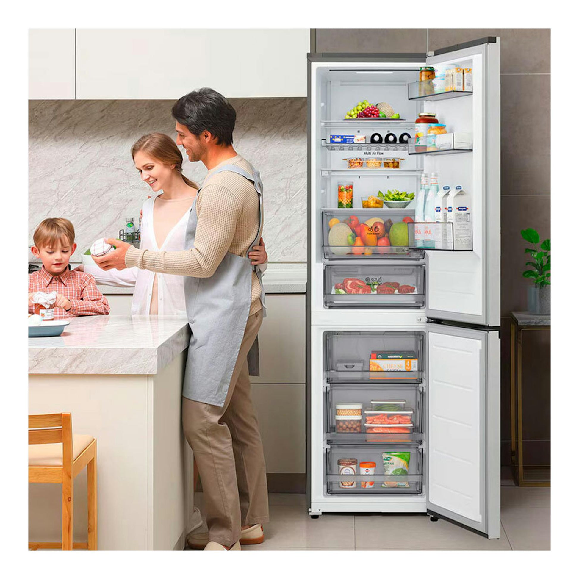 Frigorífico combi LG GBBS312APY inox, vista frontal abierta, con alimentos en el interior.