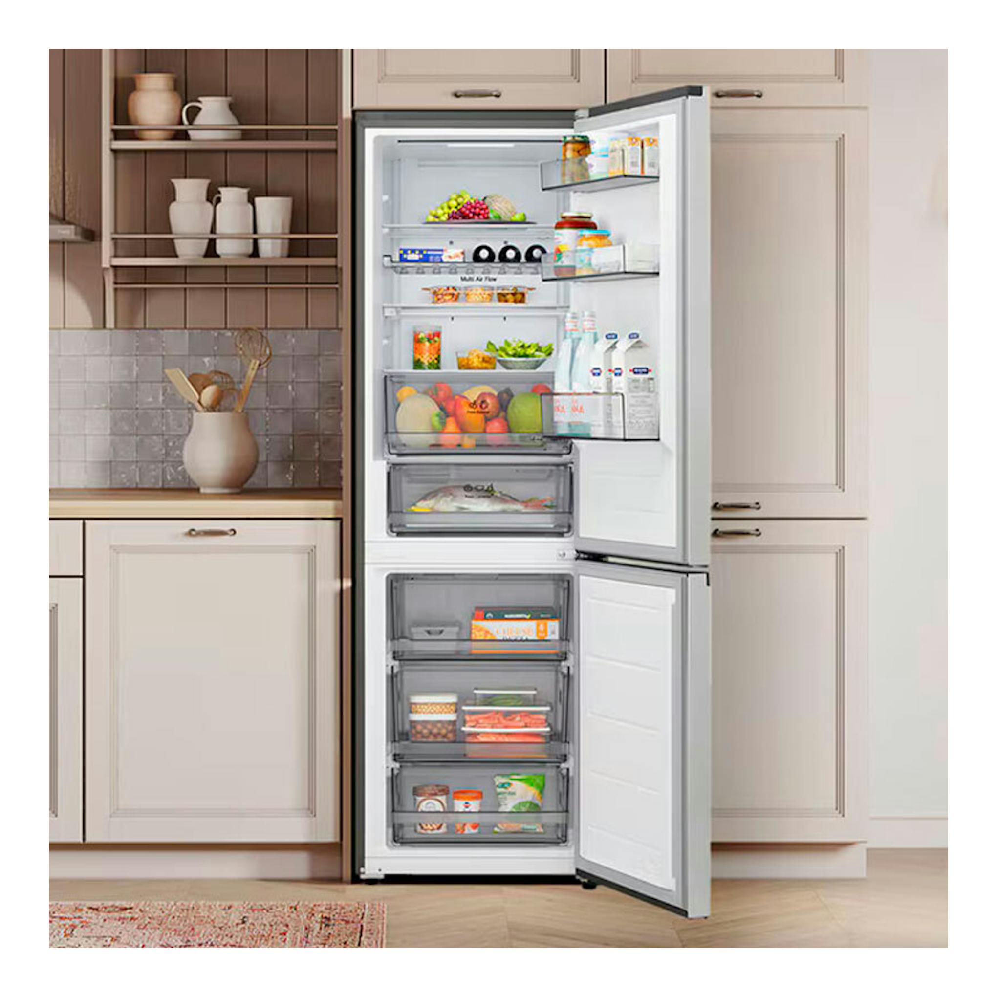 Frigorífico combi LG GBBS312CPY inox, vista frontal con puertas abiertas en cocina.