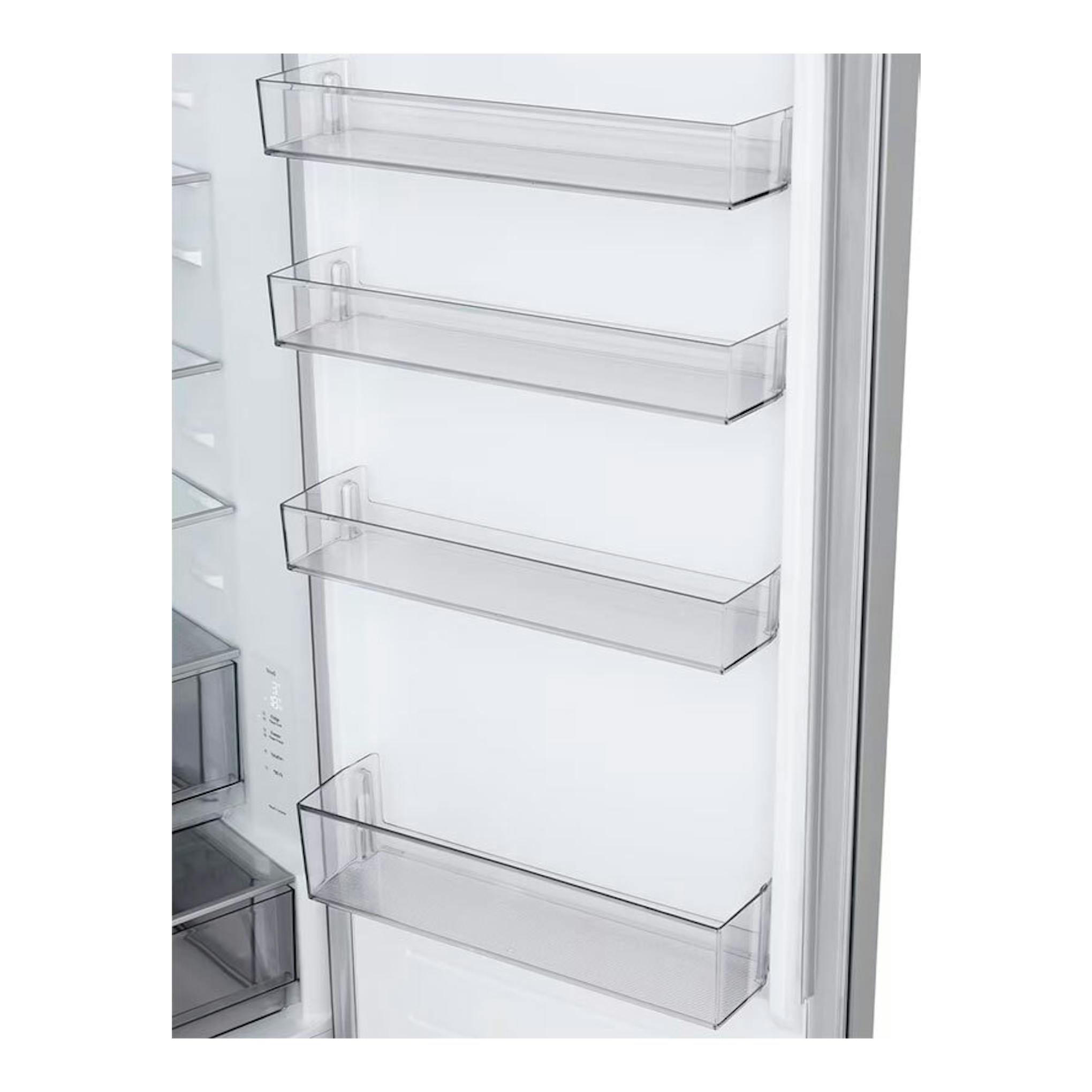 Interior de la puerta de un frigorífico LG GBBSJ20DPY inox, con baldas transparentes en vista frontal.