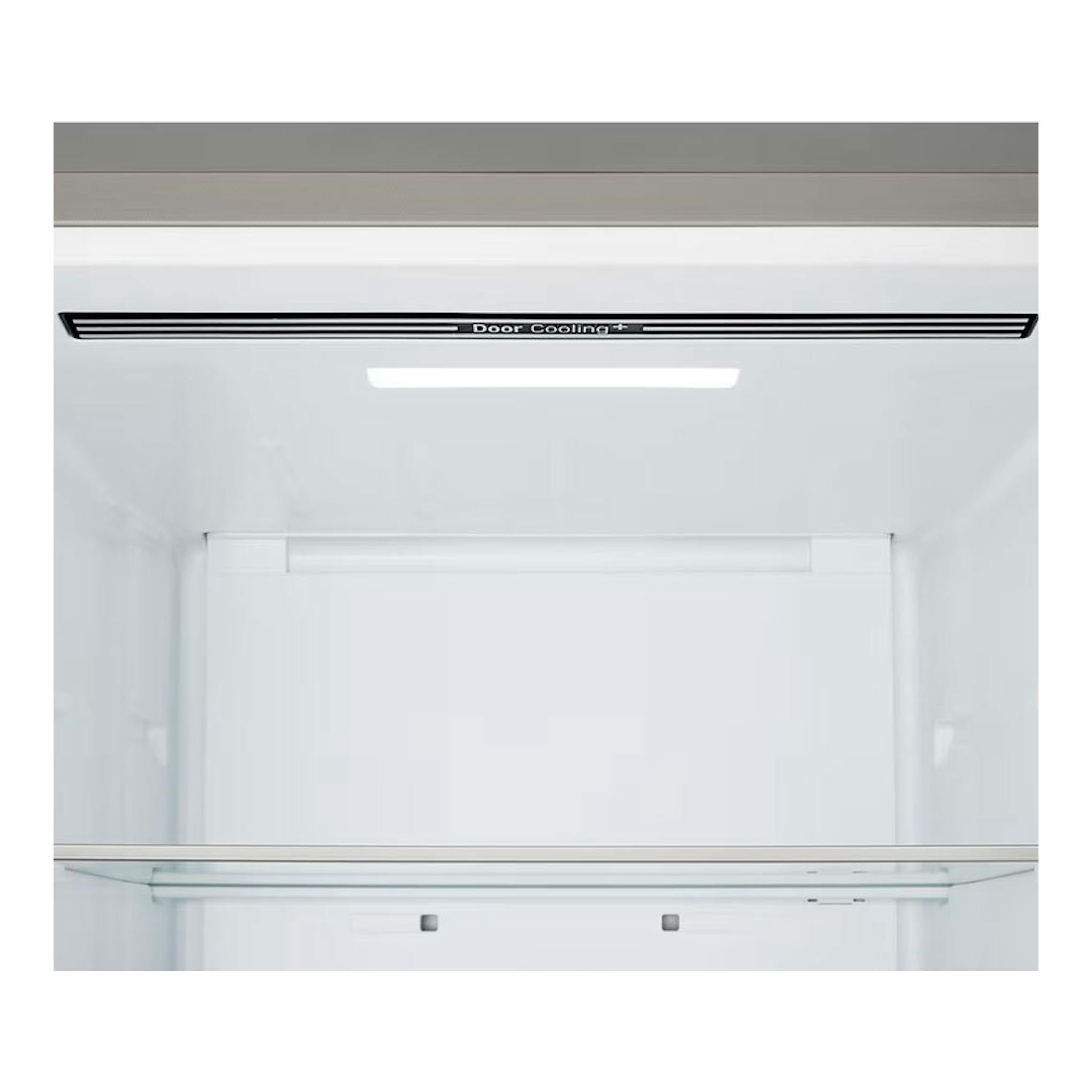 Interior frontal de un frigorífico combi LG GBBSJ20DSW blanco, con rejilla Door Cooling+ visible.