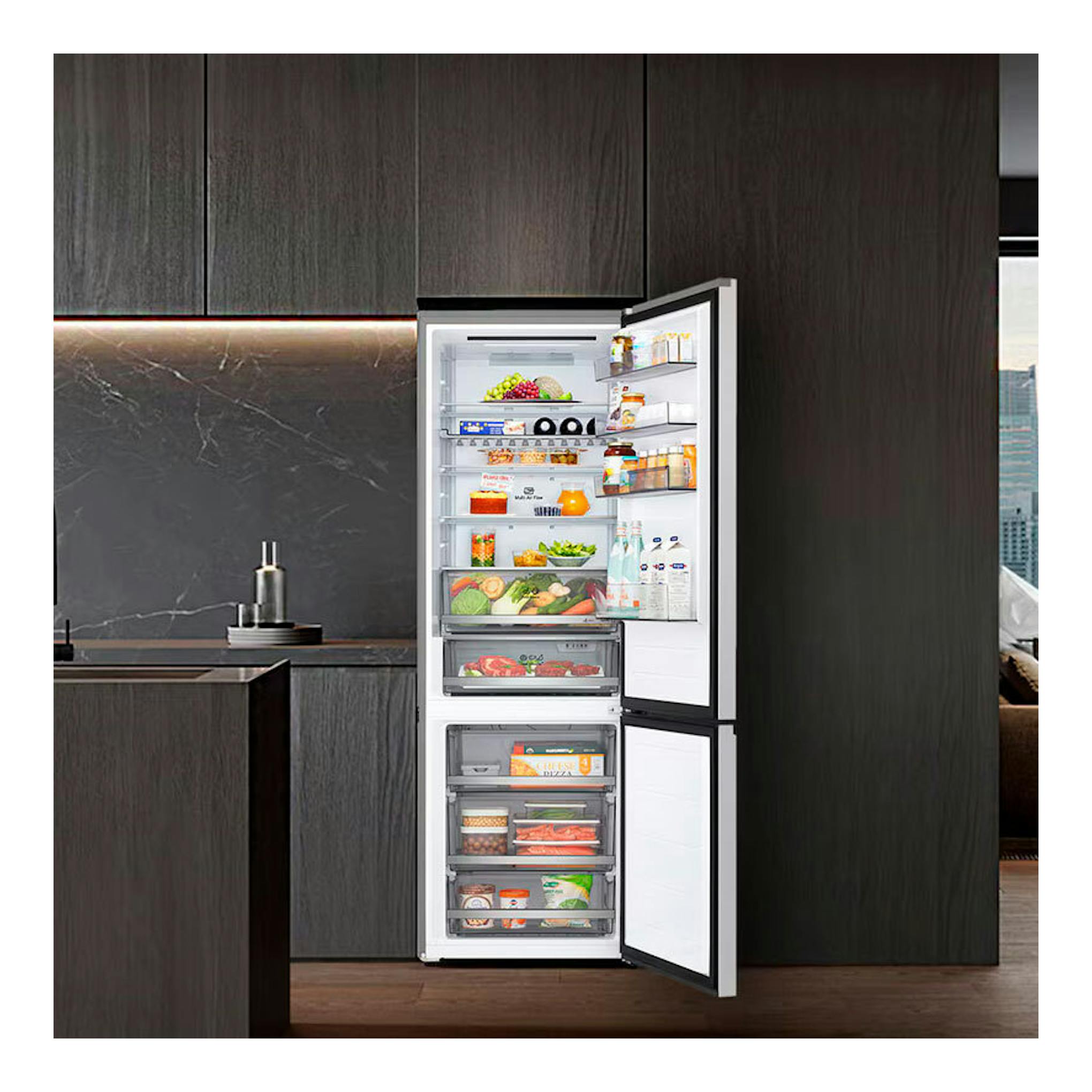 Frigorífico combi LG GBBW322DPY inox, vista frontal con puerta abierta y compartimentos interiores visibles.