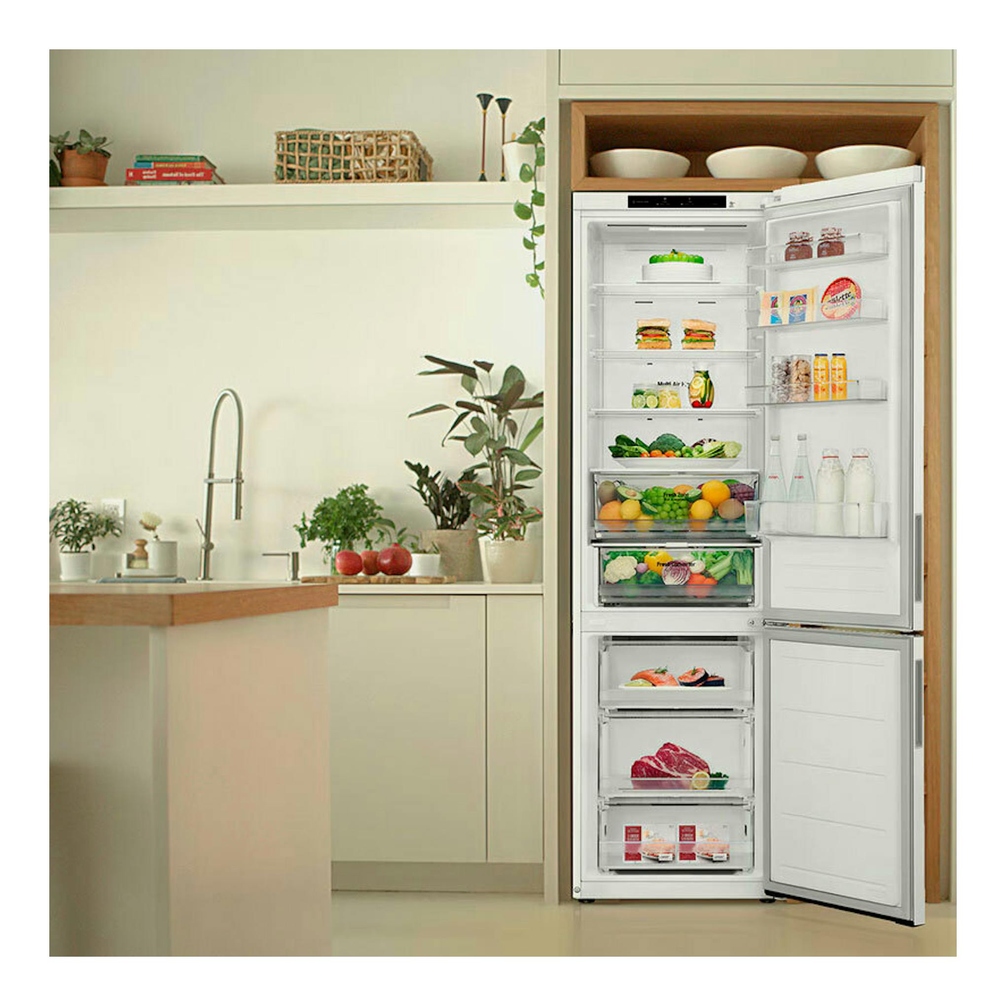 Frigorífico combi LG GBV22NCDSW blanco, puerta abierta, vista frontal en una cocina.