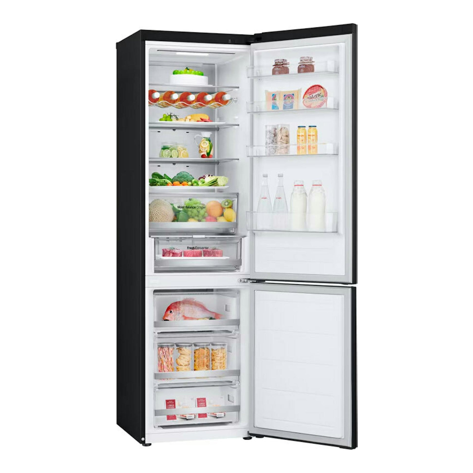 Frigorífico combi LG GBV5250DEP negro, vista frontal con puertas abiertas y alimentos en estantes.
