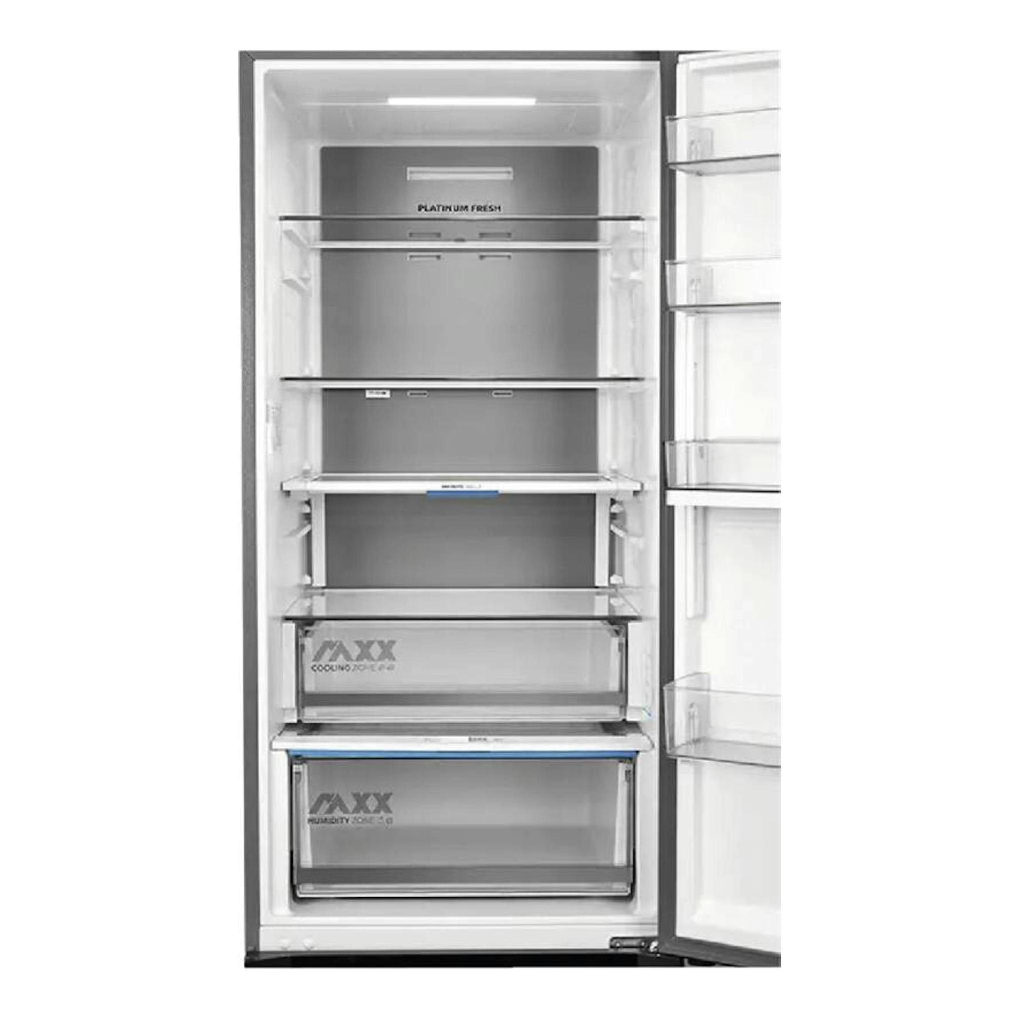 Frigorífico combi Midea MDRB600MIC46P abierto, vista frontal del interior con estantes de cristal y cajones.