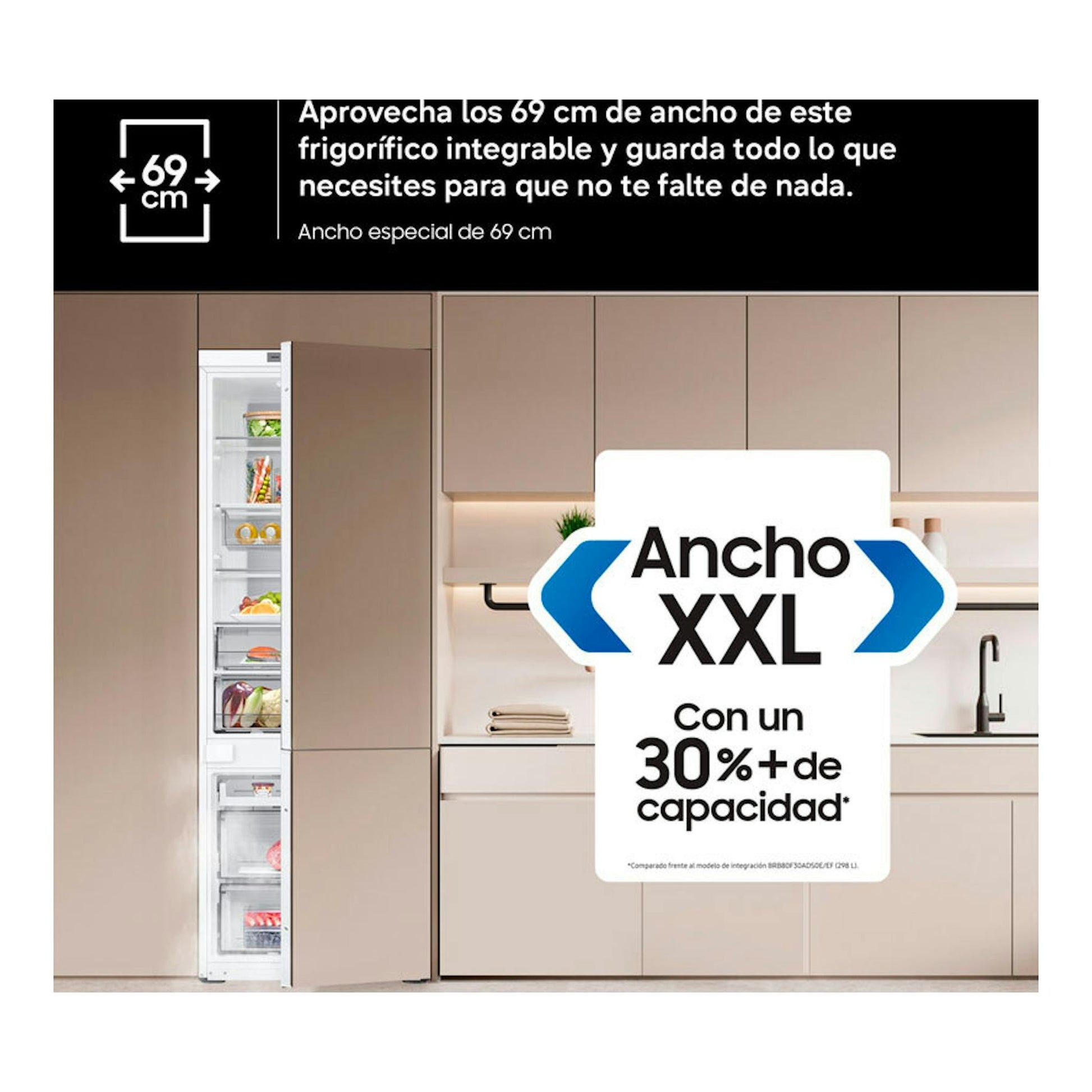 Frigorífico combi Samsung BRB38G705DWWEF blanco, empotrado en cocina, con puerta abierta y estantes visibles.