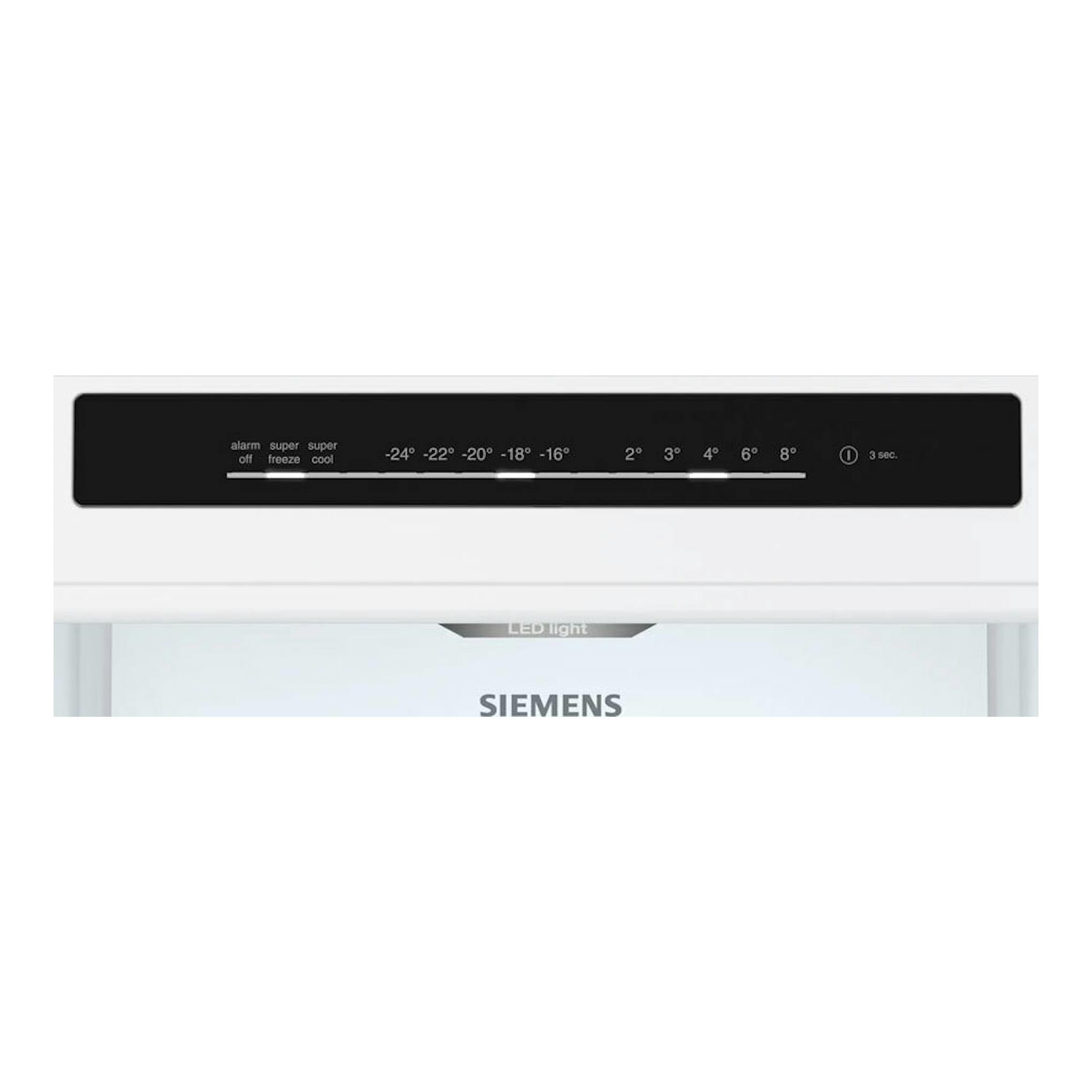 Frigorífico combi Siemens KG36N2ICF inox, vista frontal parcial con panel de control negro y logo Siemens.