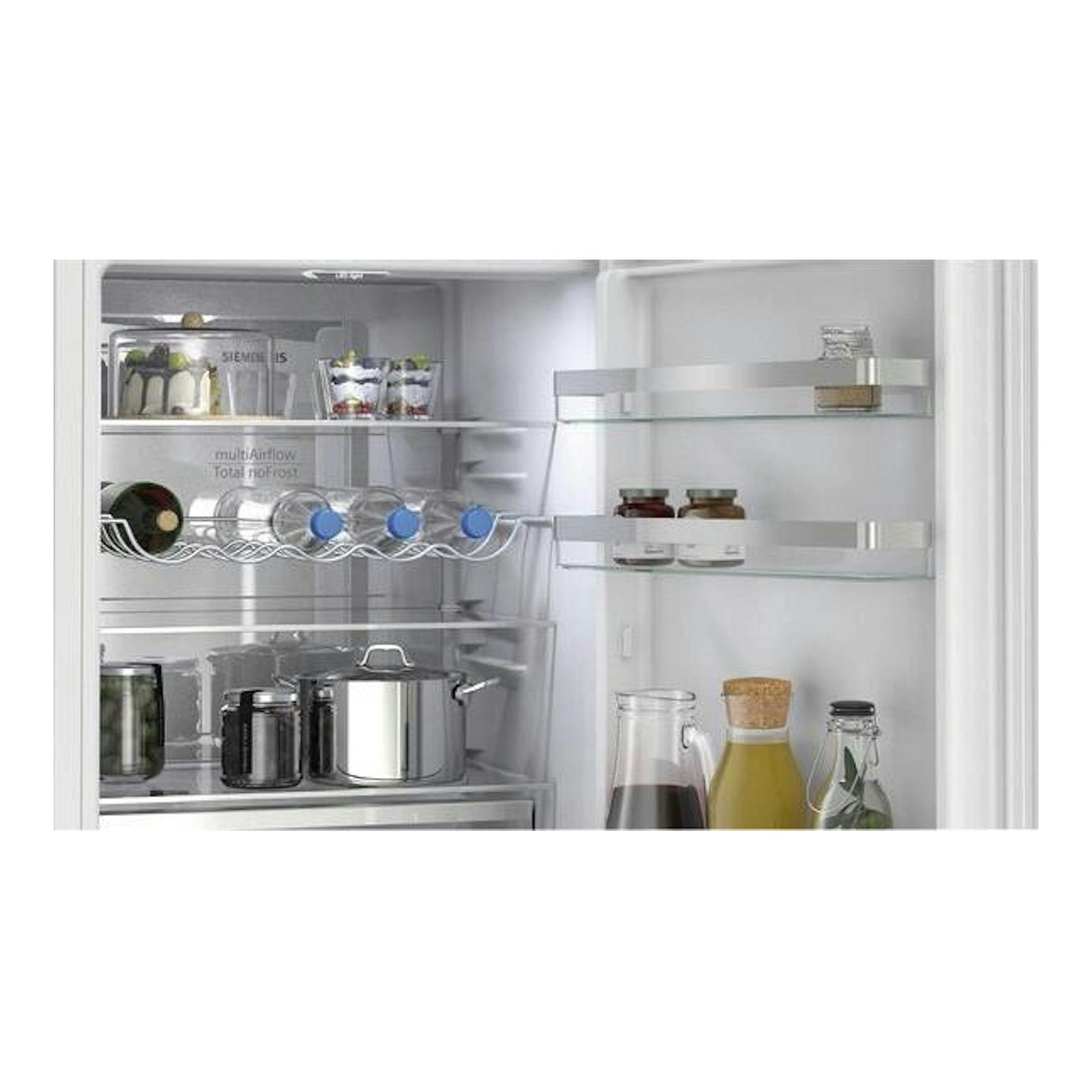 Interior de frigorífico Siemens KG36NVWCG blanco, vista frontal con estantes, botellero y recipientes.