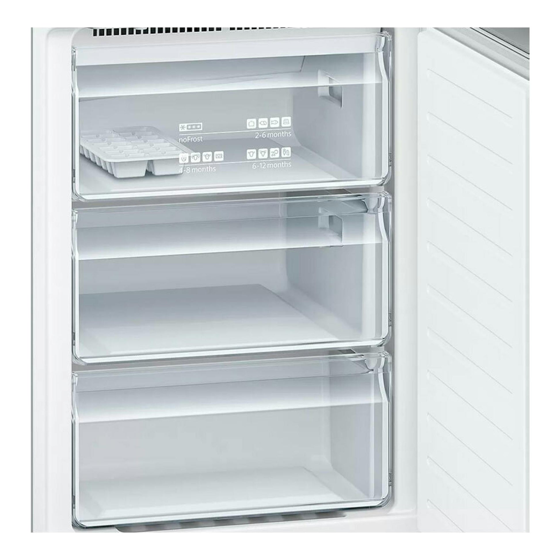Frigorífico combi Siemens KG36NXIEA, interior del congelador blanco con tres cajones transparentes, vista frontal.
