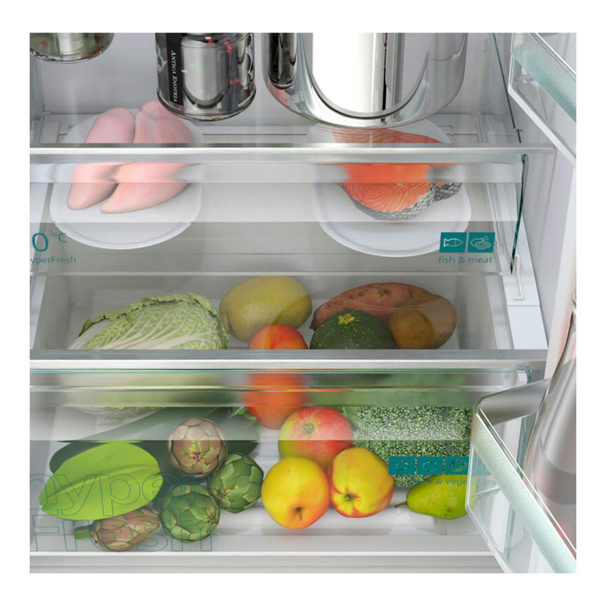 Interior de frigorífico combi Siemens KG36NXWDF blanco, con cajones transparentes y alimentos.