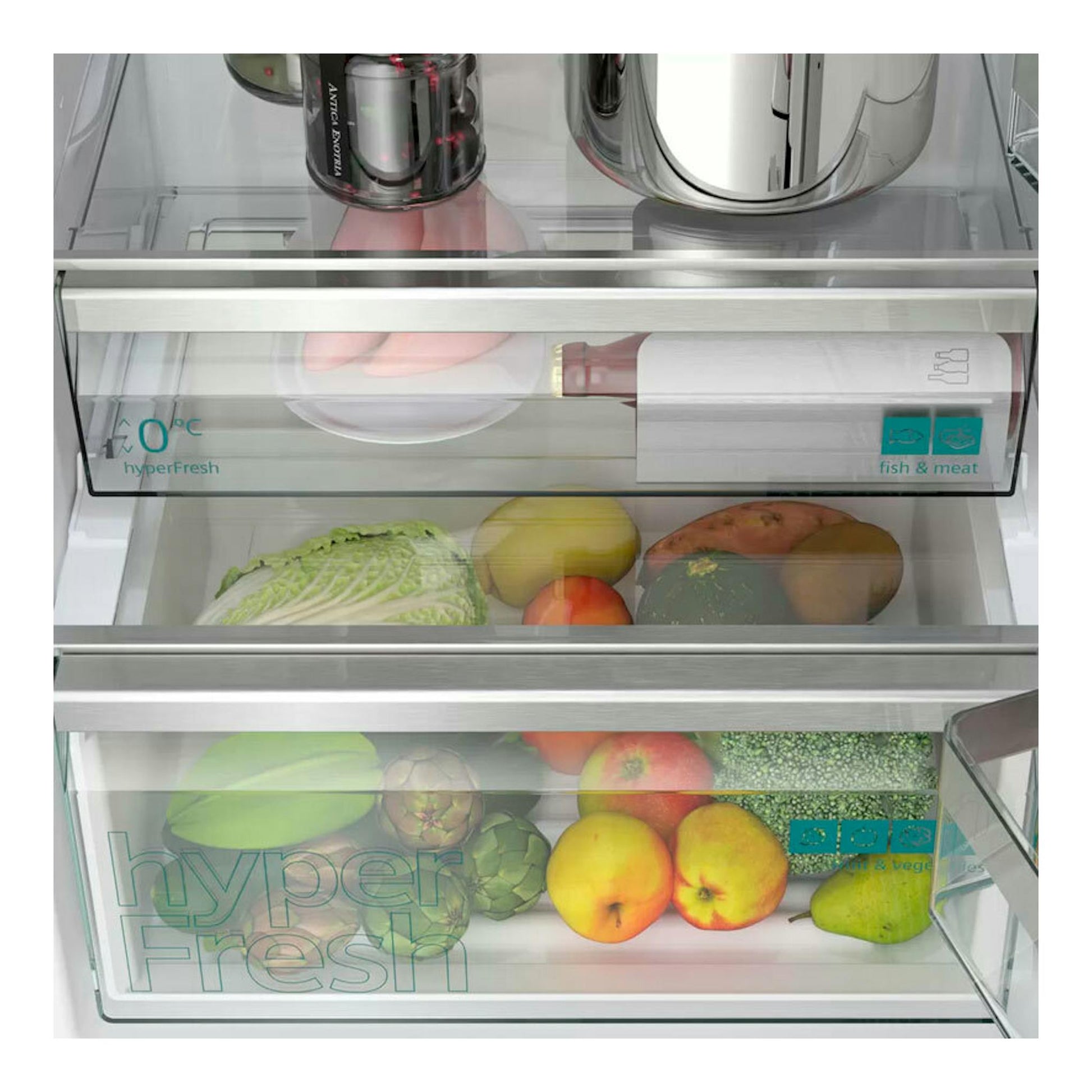 Interior frontal de frigorífico combi Siemens KG39NAIBT en inox, con cajones transparentes y frutas.