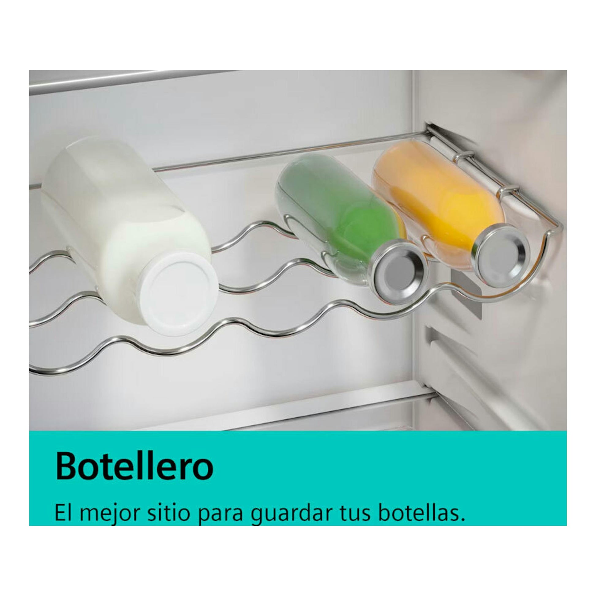 Interior de frigorífico Siemens KG39NSBBF con botellero cromado y tres botellas en horizontal.