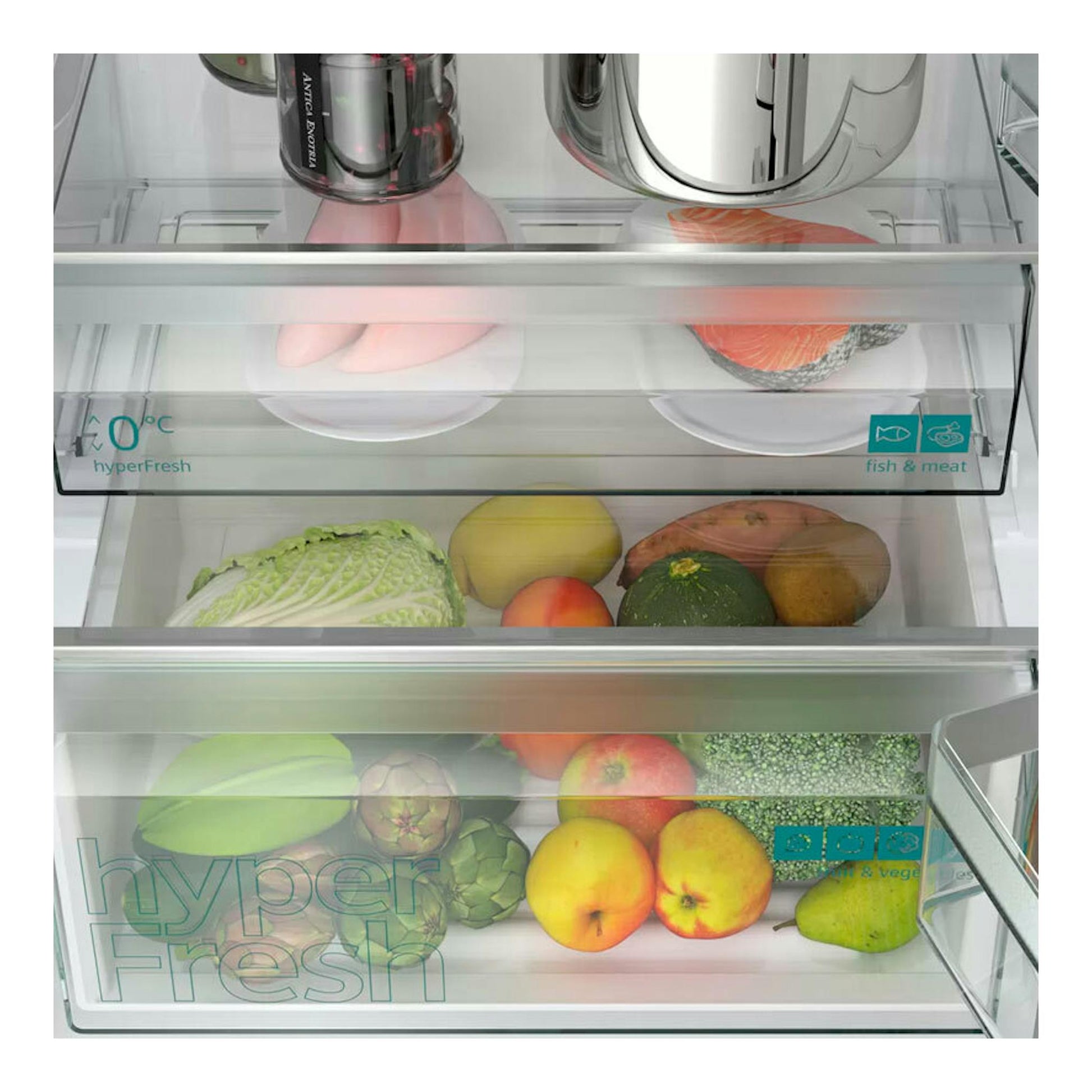 Interior de frigorífico combi Siemens KG39NXIBF inox, vista frontal de cajones HyperFresh con frutas, verduras y pescado.