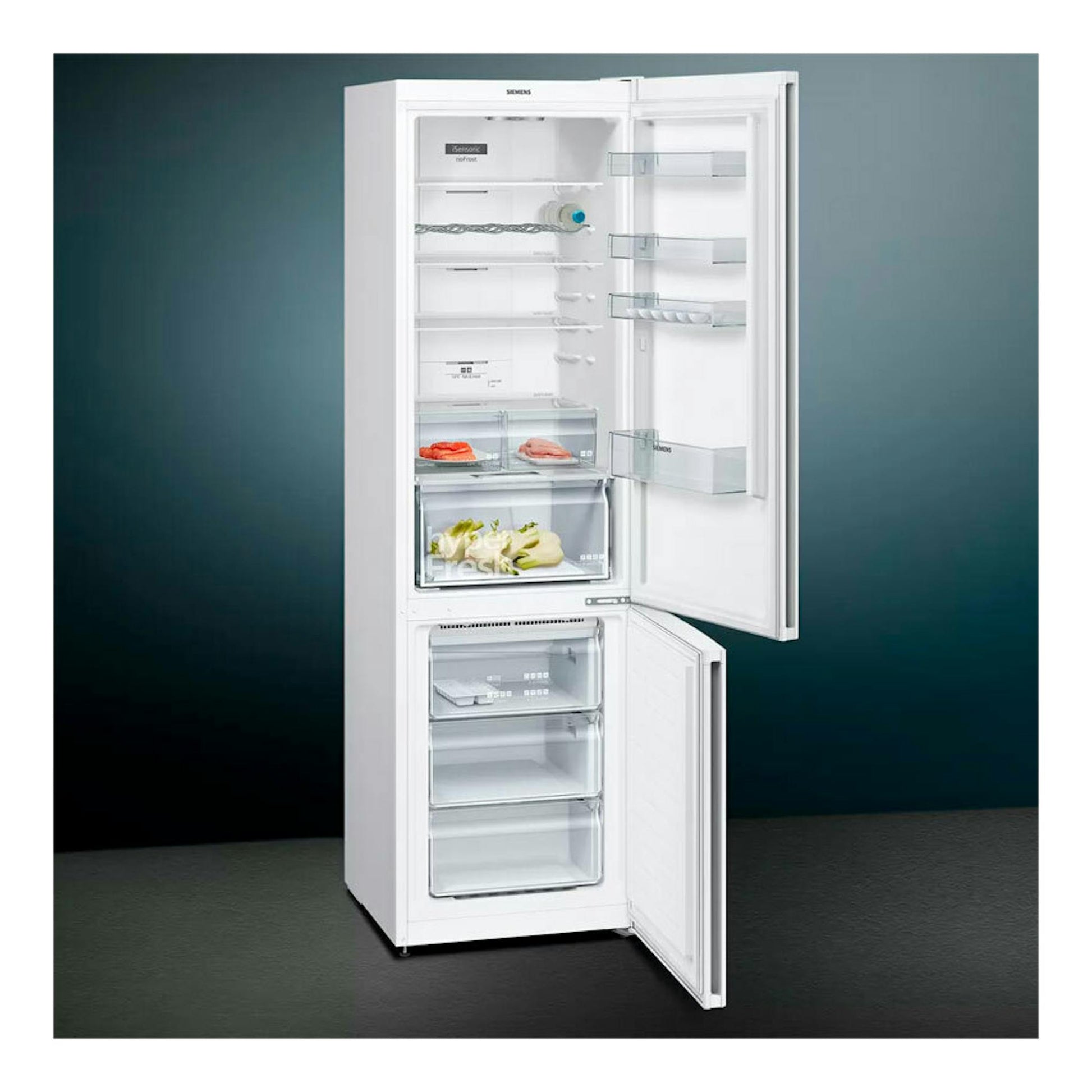 Frigorífico combi Siemens KG39NXWEA blanco, vista frontal con puertas abiertas y cajones interiores visibles.