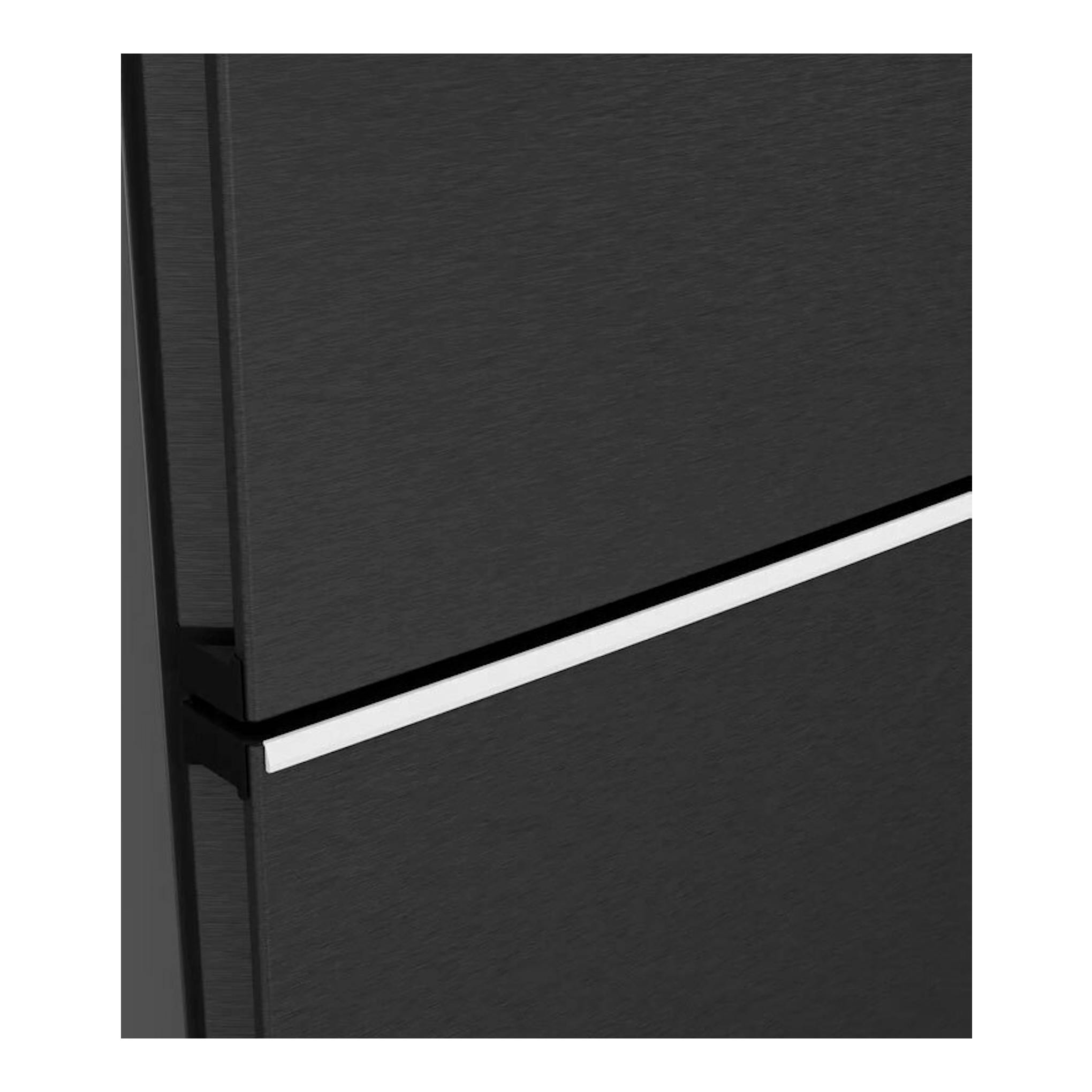 Frigorífico combi Siemens KG49N4XAF en acero negro, vista frontal parcial de las puertas con tira blanca.