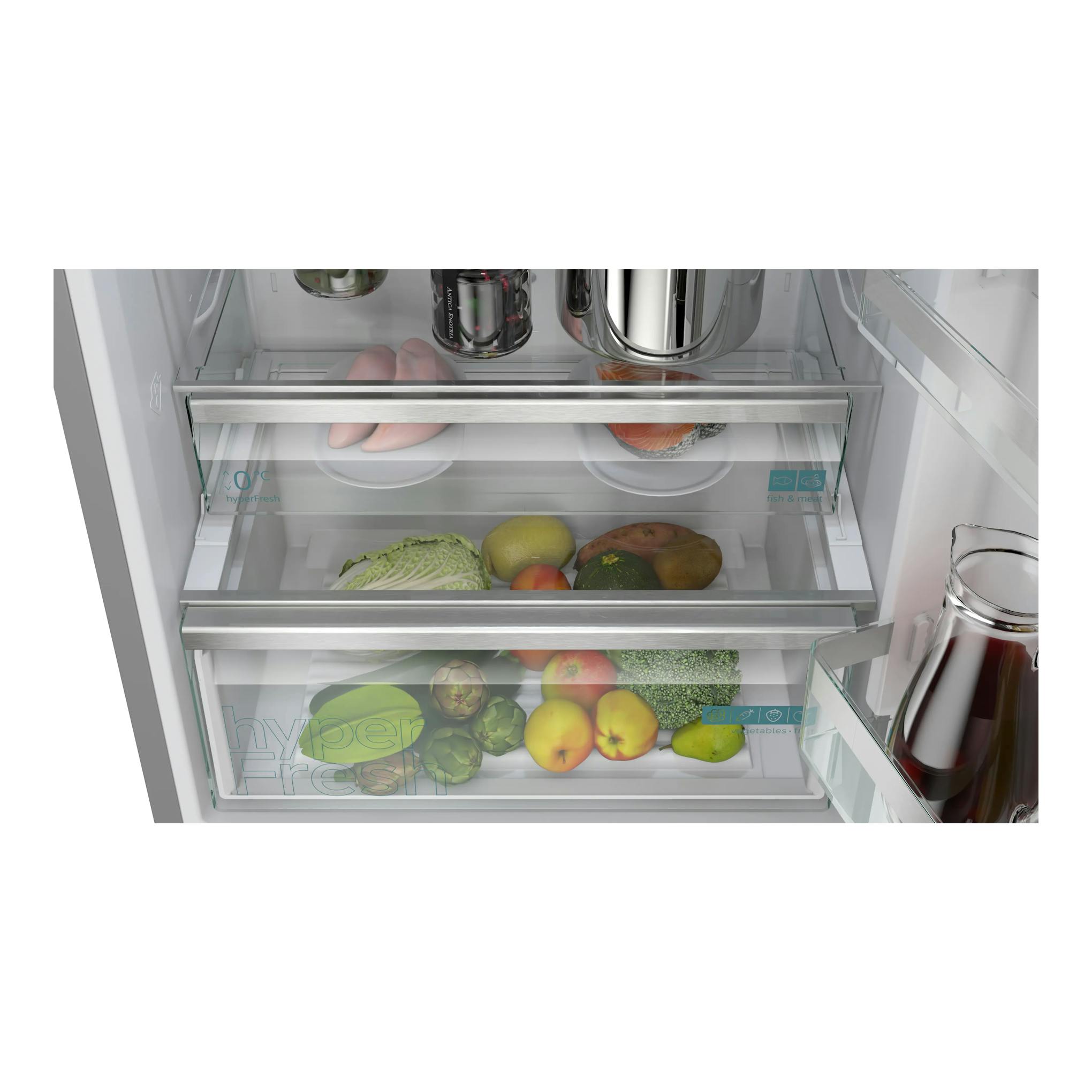 Interior de frigorífico Siemens KG49NVICG, vista frontal con cajones transparentes llenos de frutas y verduras.