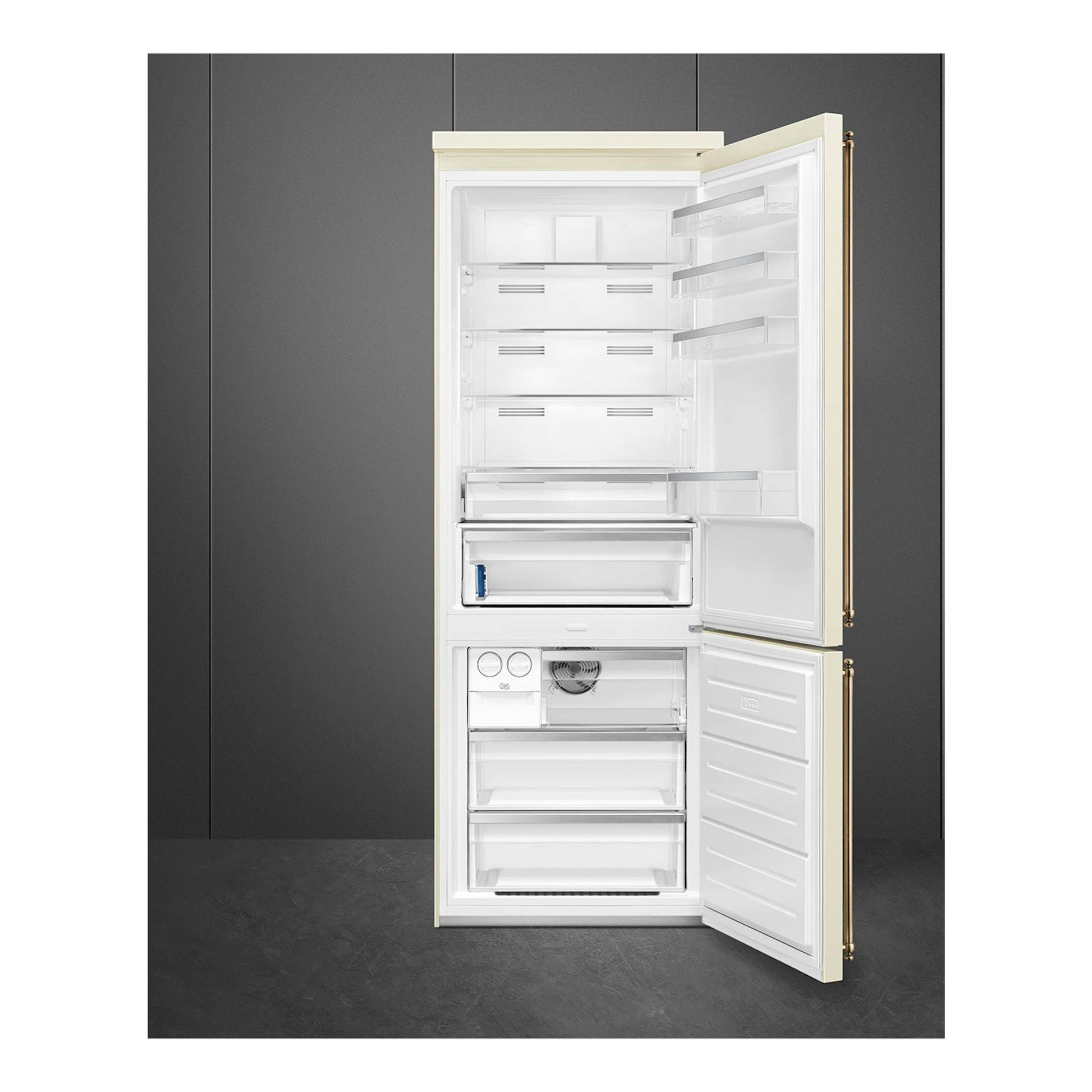 Frigorífico combi Smeg FA8005RPO6 crema, vista frontal con puertas abiertas y compartimentos interiores.