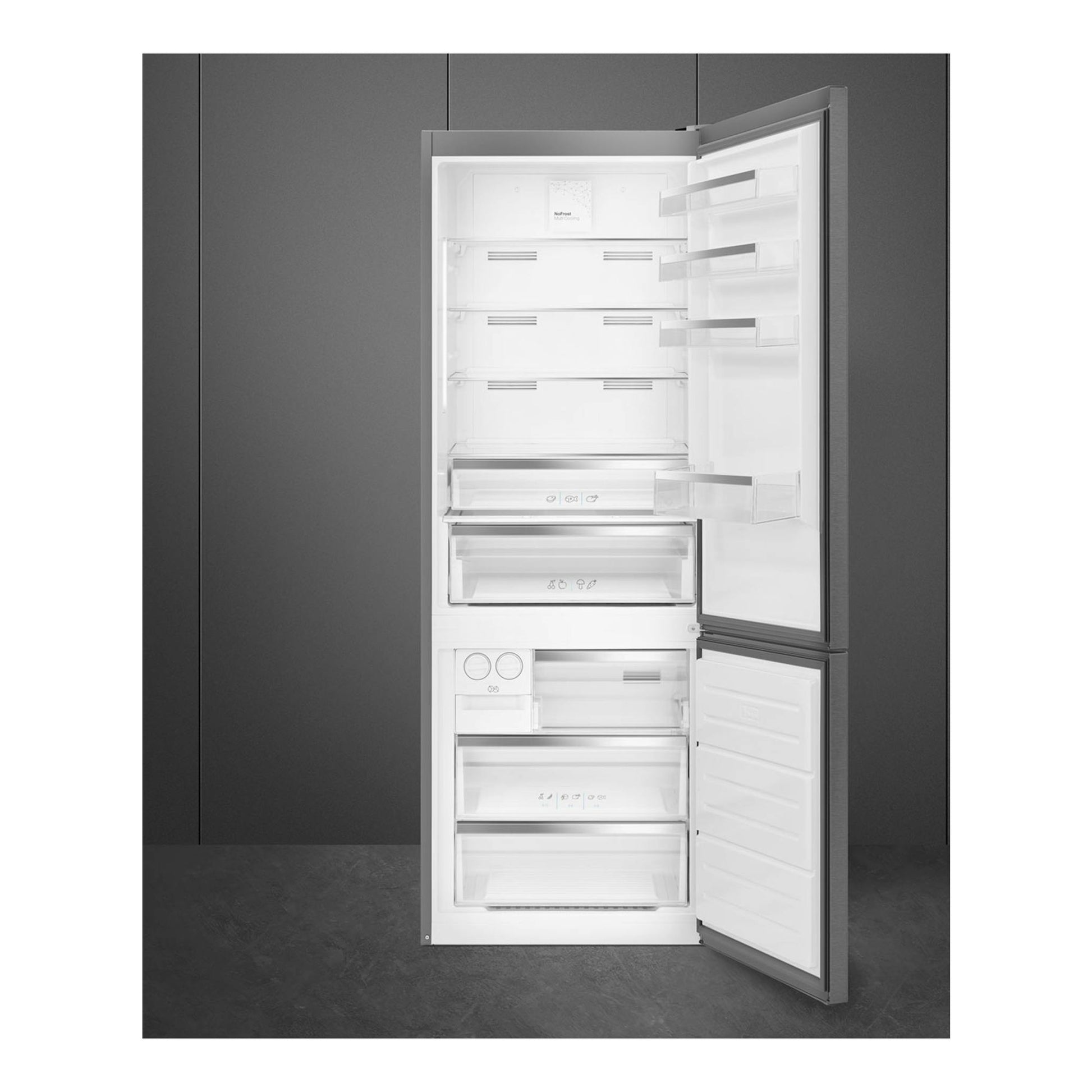 Frigorífico combi Smeg FC48XDNE en inox, visto de frente y con las puertas abiertas.