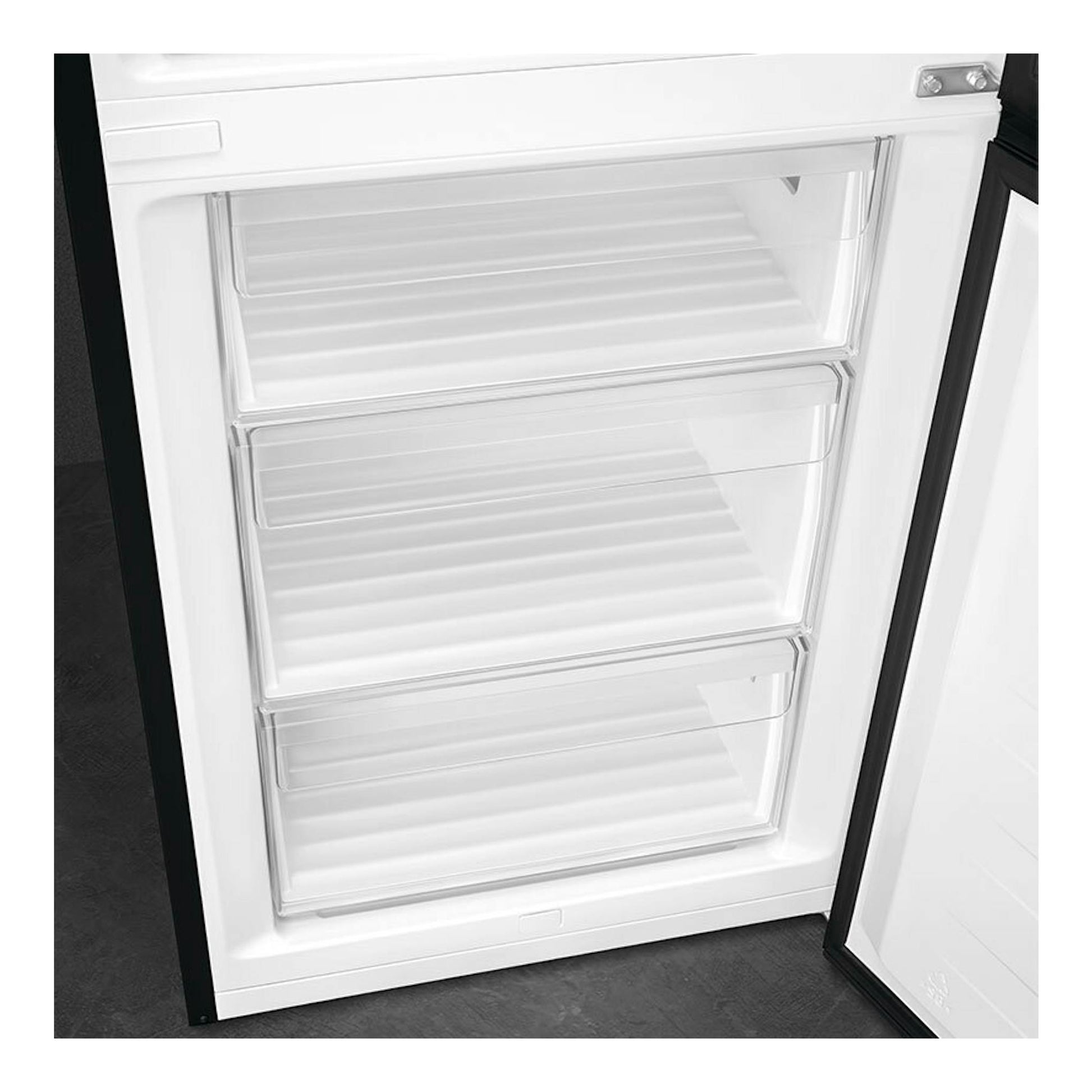 Frigorífico combi Smeg RC20KDND negro, vista frontal del interior con tres cajones transparentes.