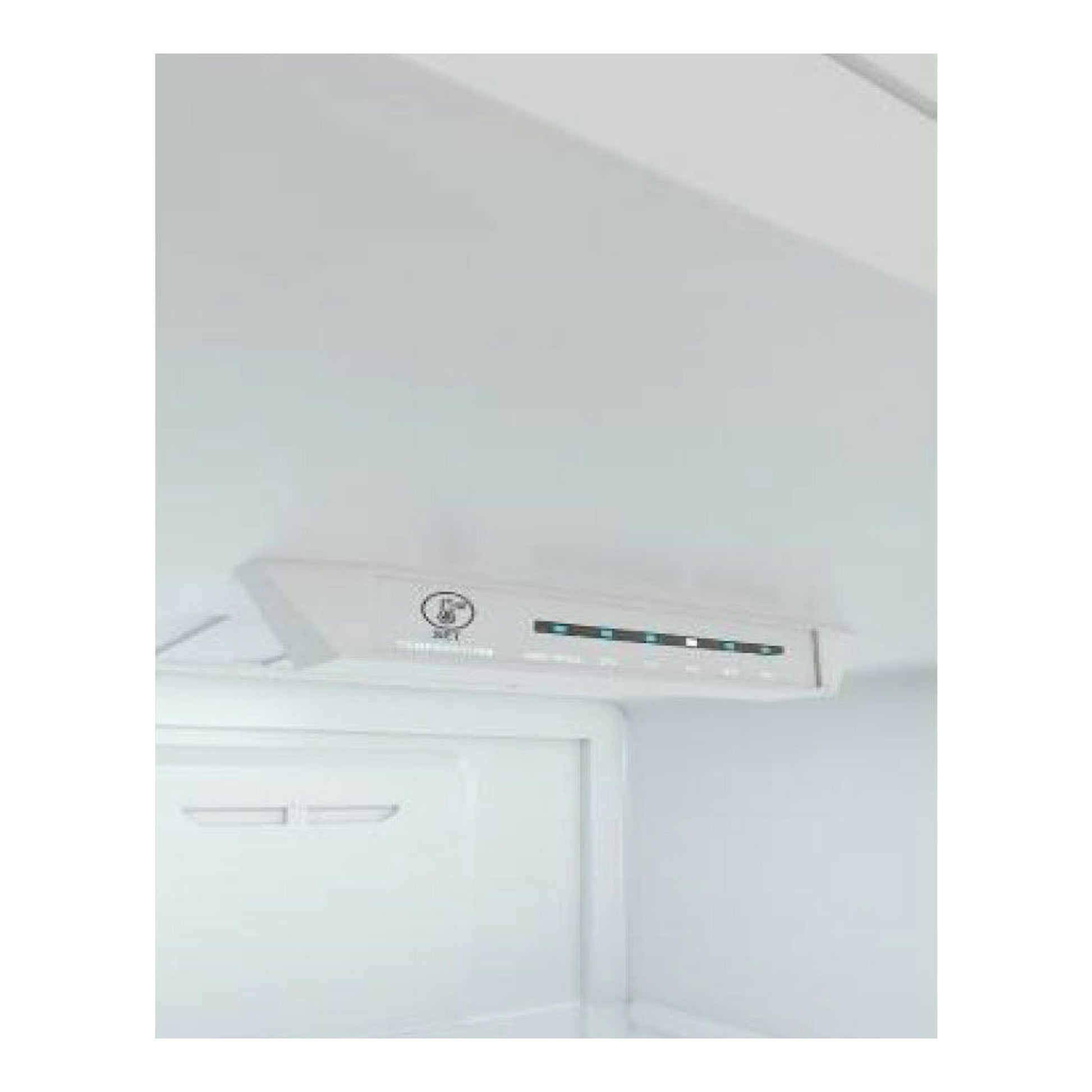 Frigorífico combi Teka NFL342WH blanco, vista interior superior con panel de control en la parte alta.