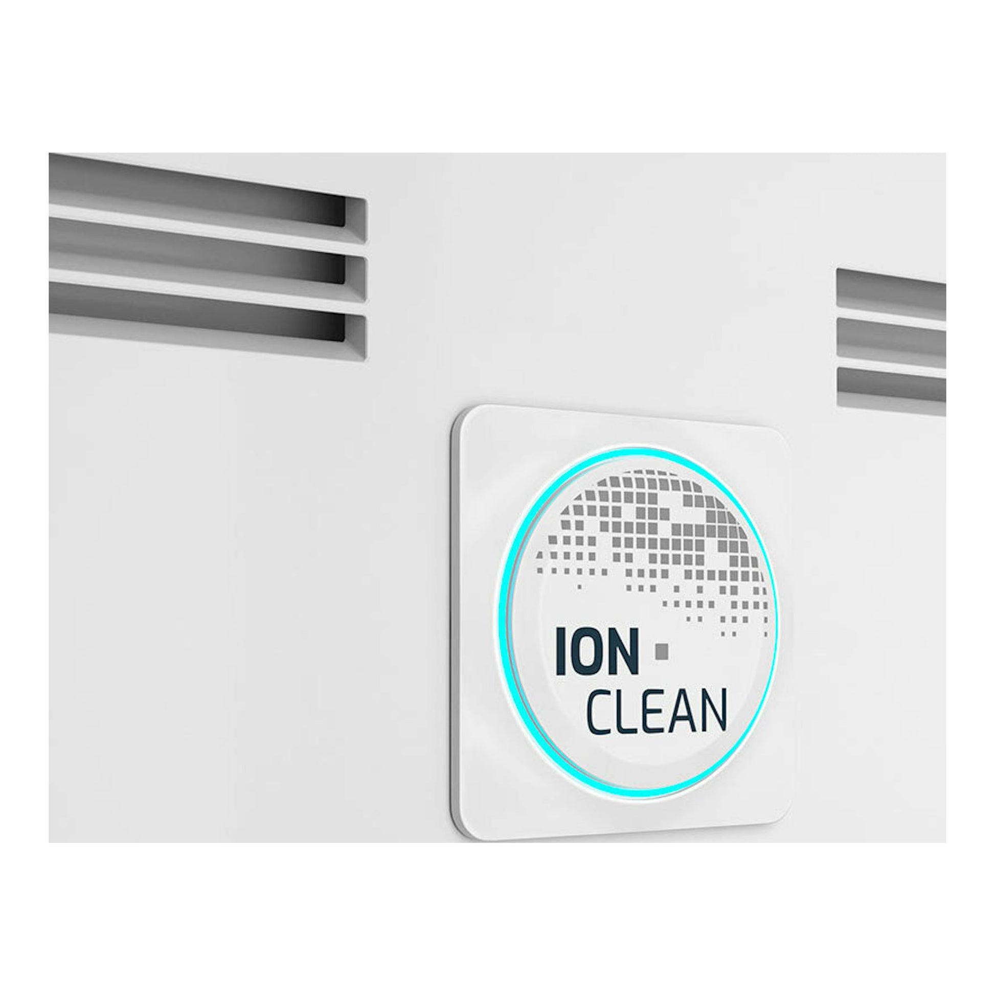 Detalle frontal del frigorífico combi Teka RBF78617RTR, panel Ion Clean en blanco.