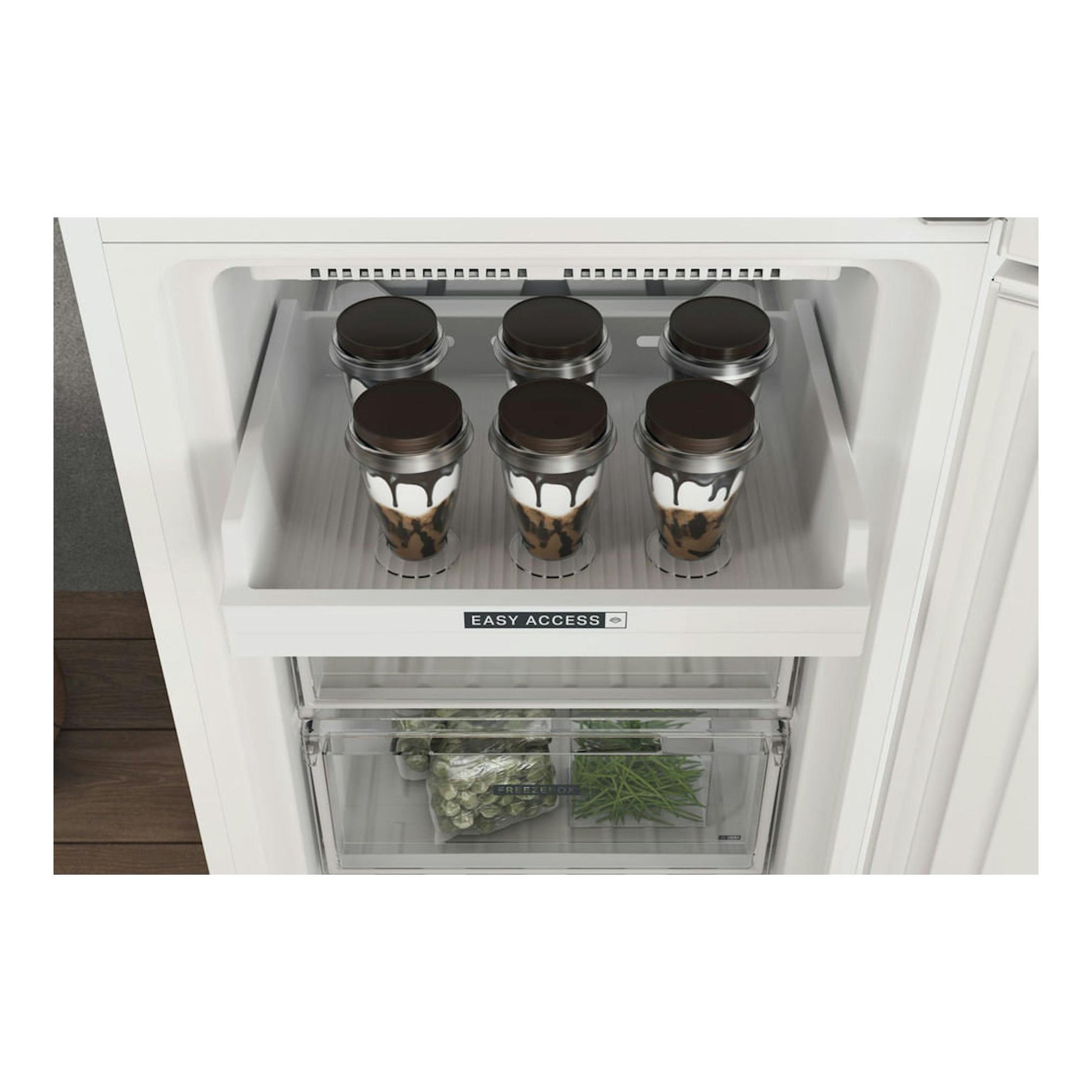 Frigorífico combi Whirlpool W7X 82O W blanco, vista frontal interior con cajón Easy Access y Freeze Box.
