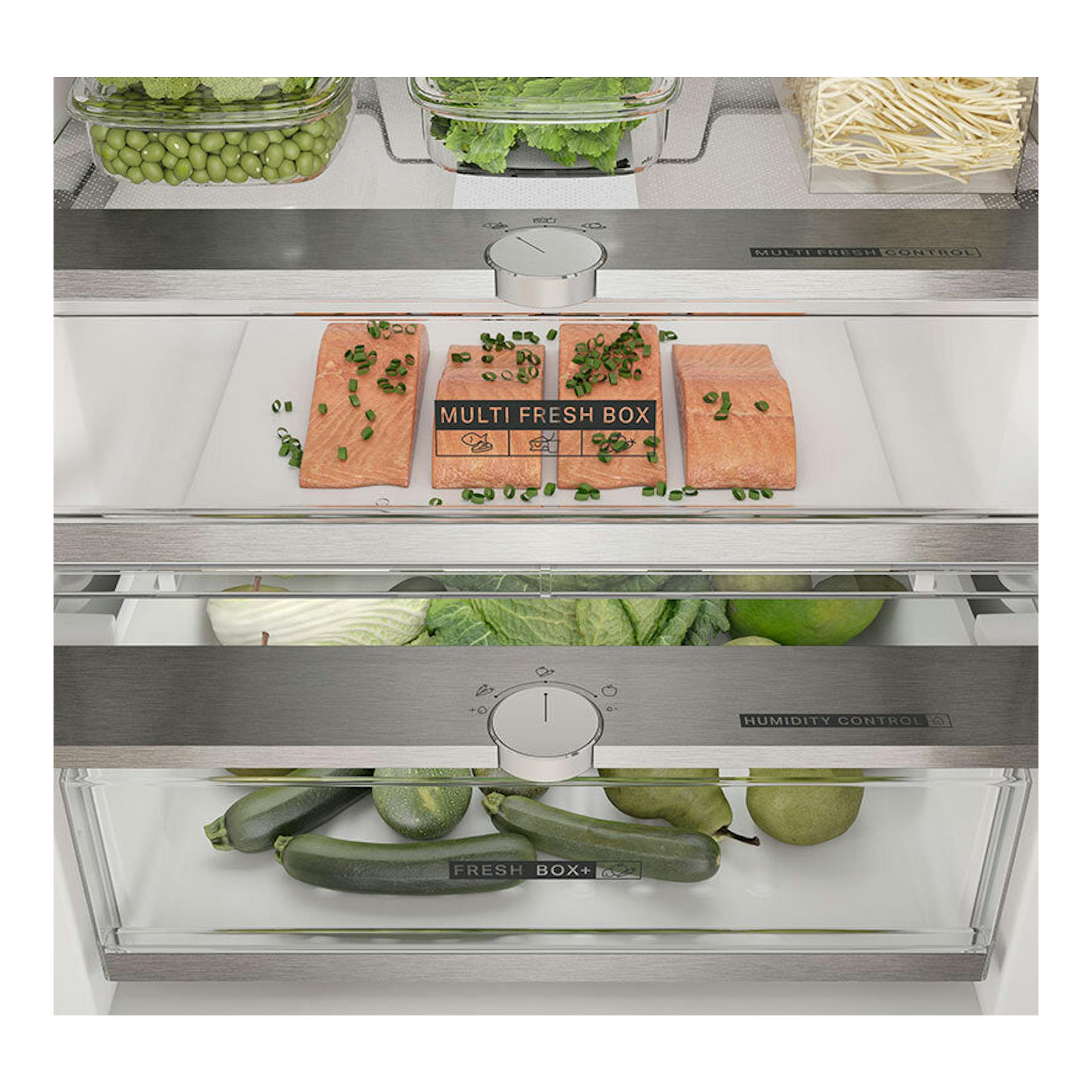 Interior de frigorífico combi Whirlpool W7X94TSX Inox, vista frontal de cajones Fresh Box con verduras y pescado.