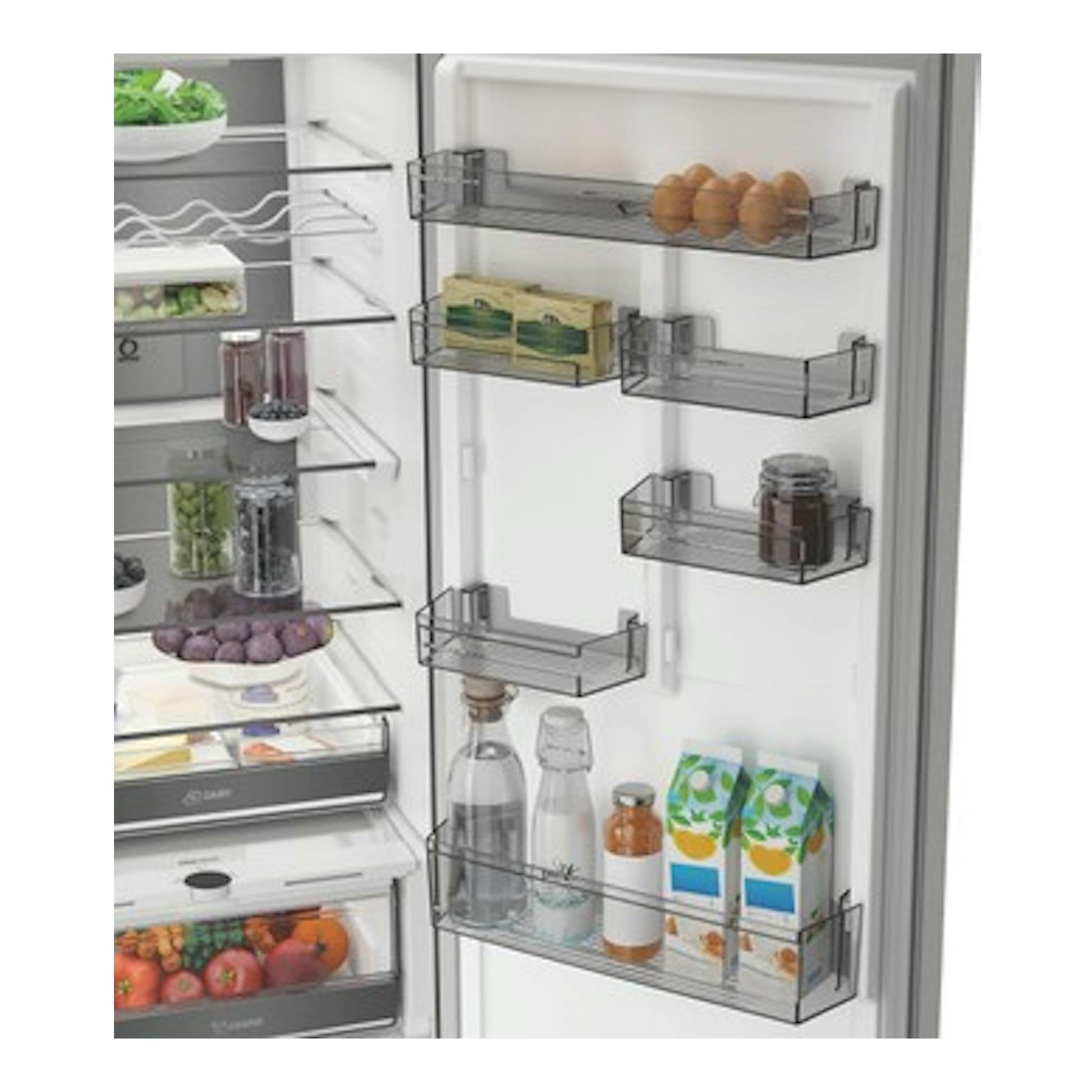 Interior de puerta de frigorífico Whirlpool WHK 26412 X5EE1 en gris, con estantes y alimentos.