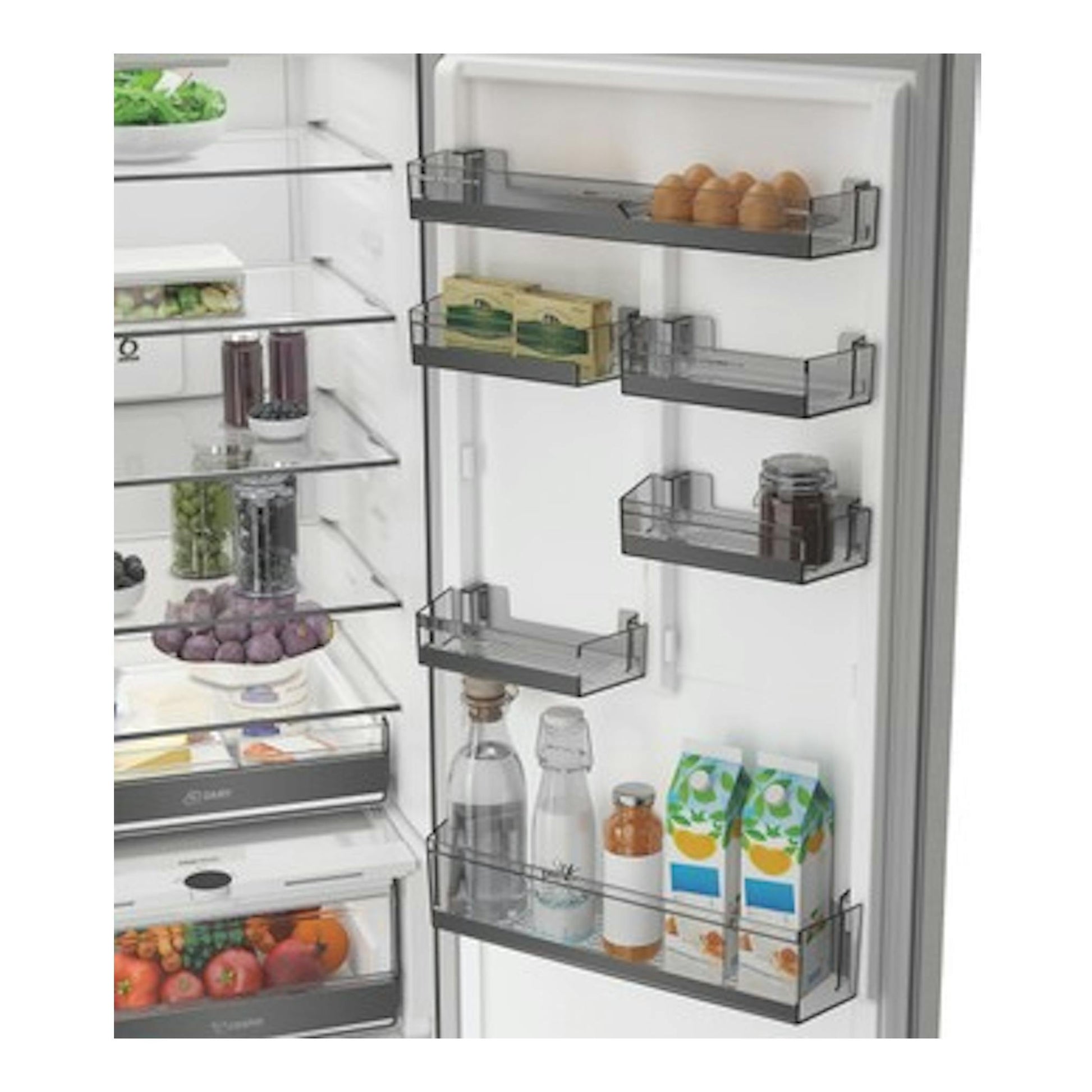 Frigorífico combi Whirlpool WHK 26413 X6EE, vista frontal del interior de la puerta con huevos, botellas y envases.