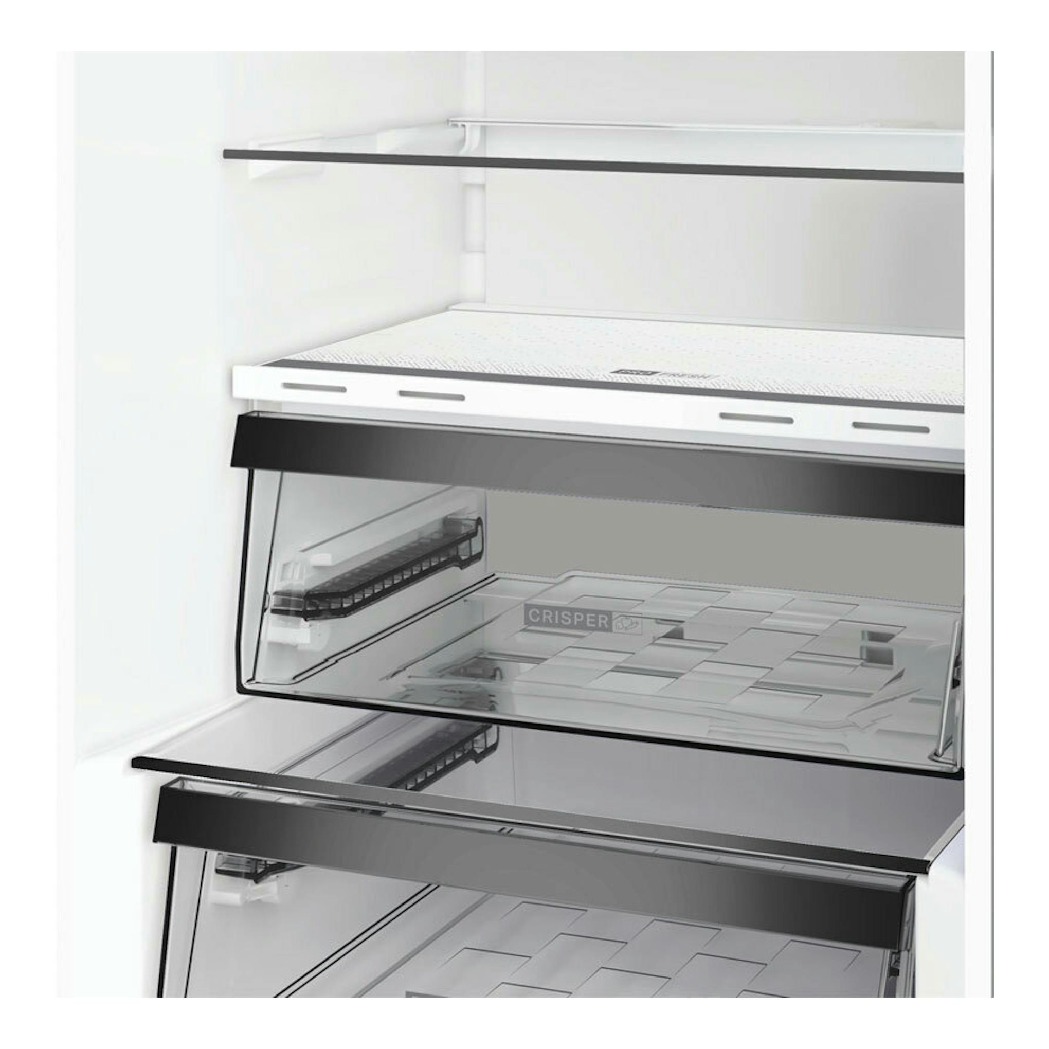 Vista interior de frigorífico combi Whirlpool WHK26403XP6E en inox perlado, con cajones y baldas de cristal.