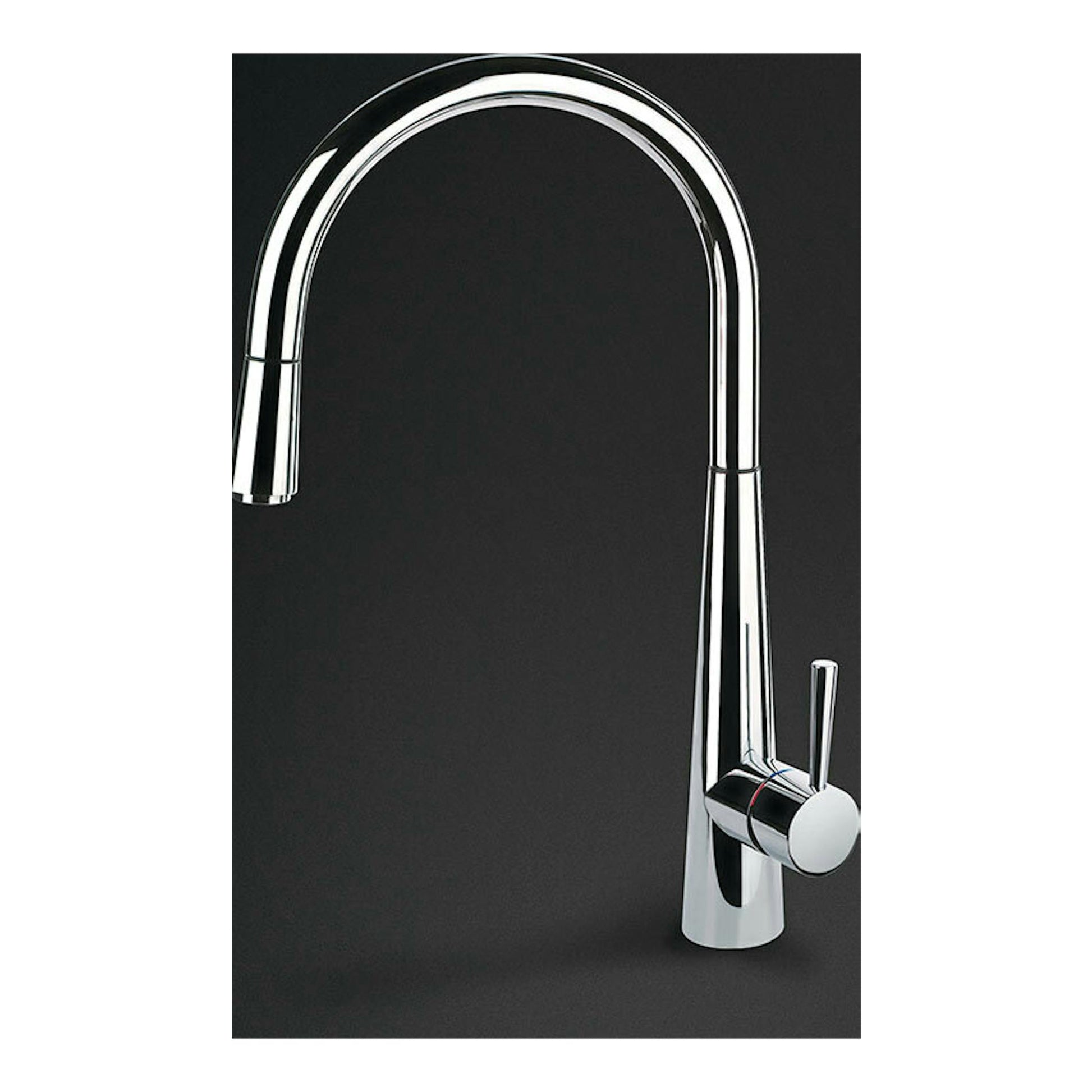 Grifo Smeg MD14CR cromado, de caño alto curvo y mando lateral, vista frontal sobre fondo oscuro.