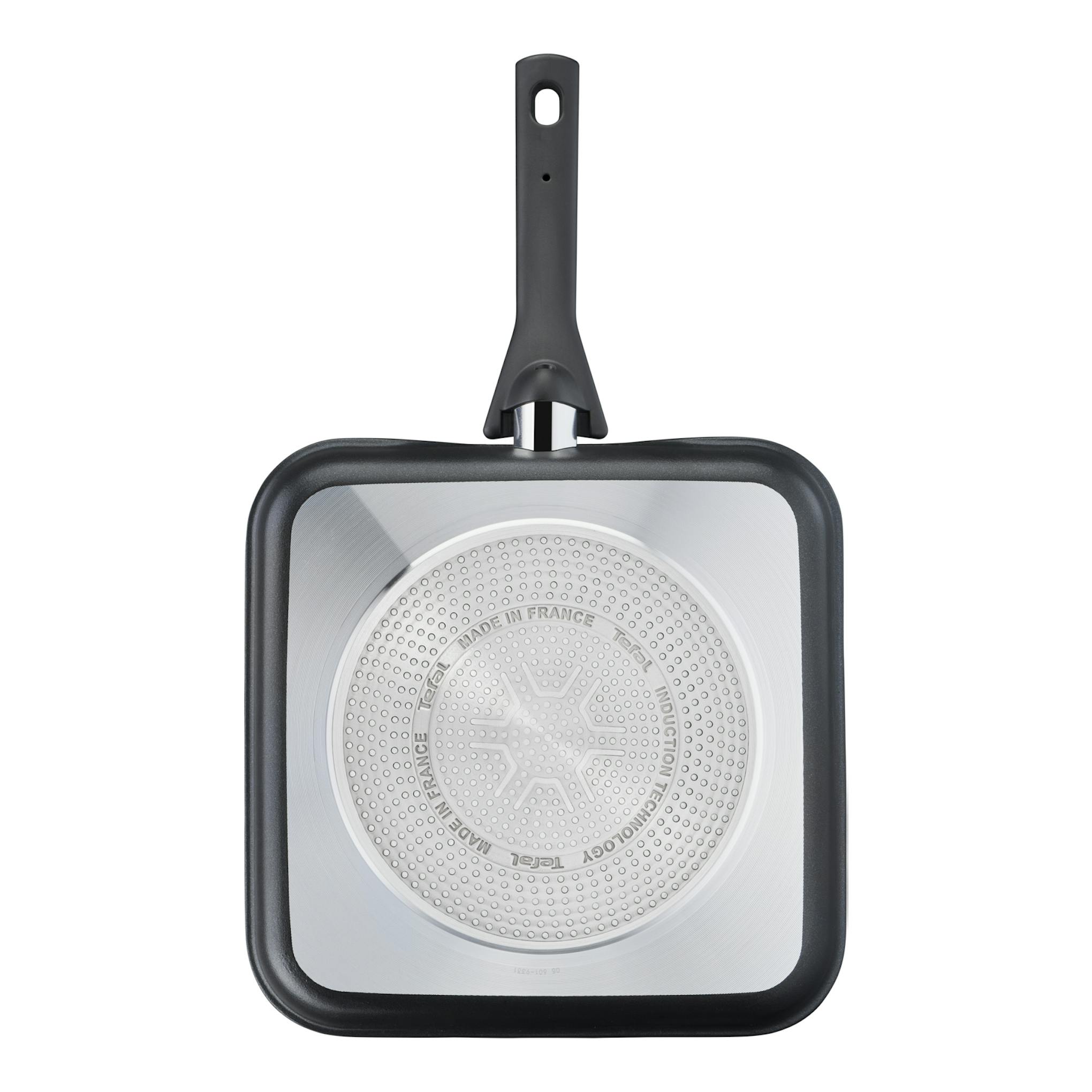Sartén grill Tefal G85040 Excellence negra, vista inferior, cuadrada de 26x26 cm, con asa larga.