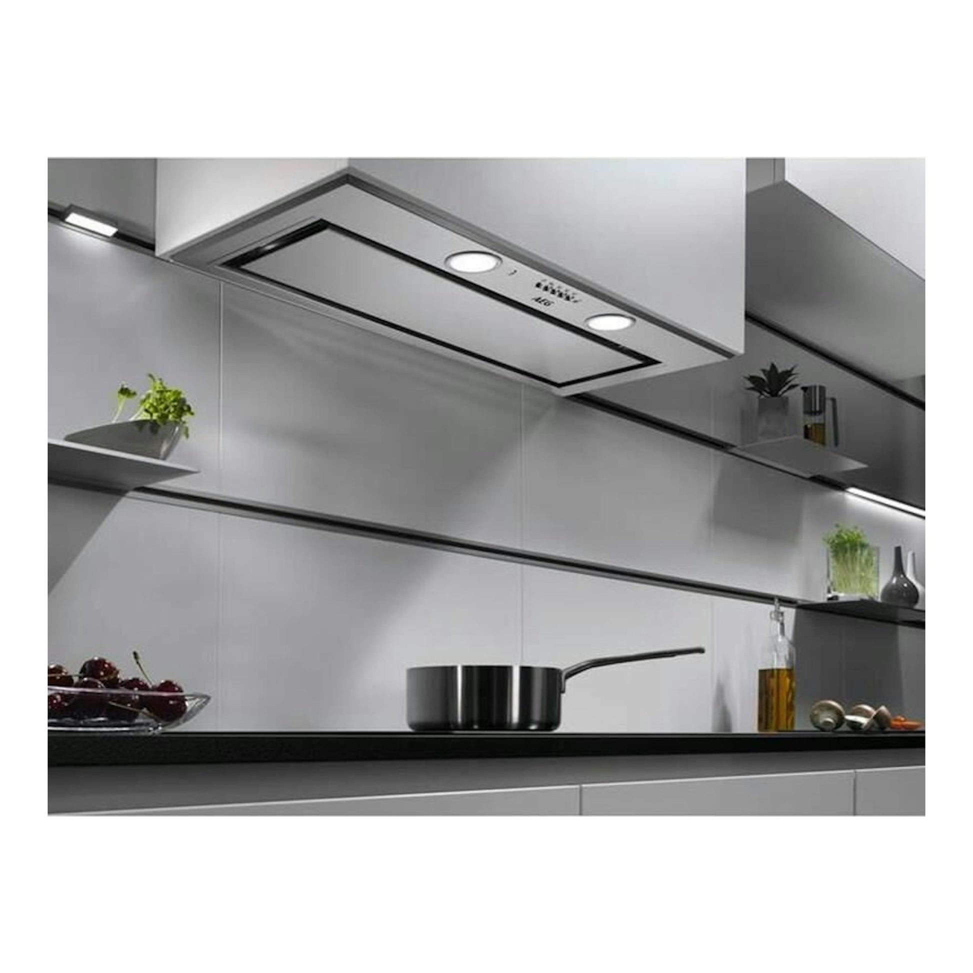Grupo filtrante AEG DGE5861HM inox, vista inferior en una cocina moderna.
