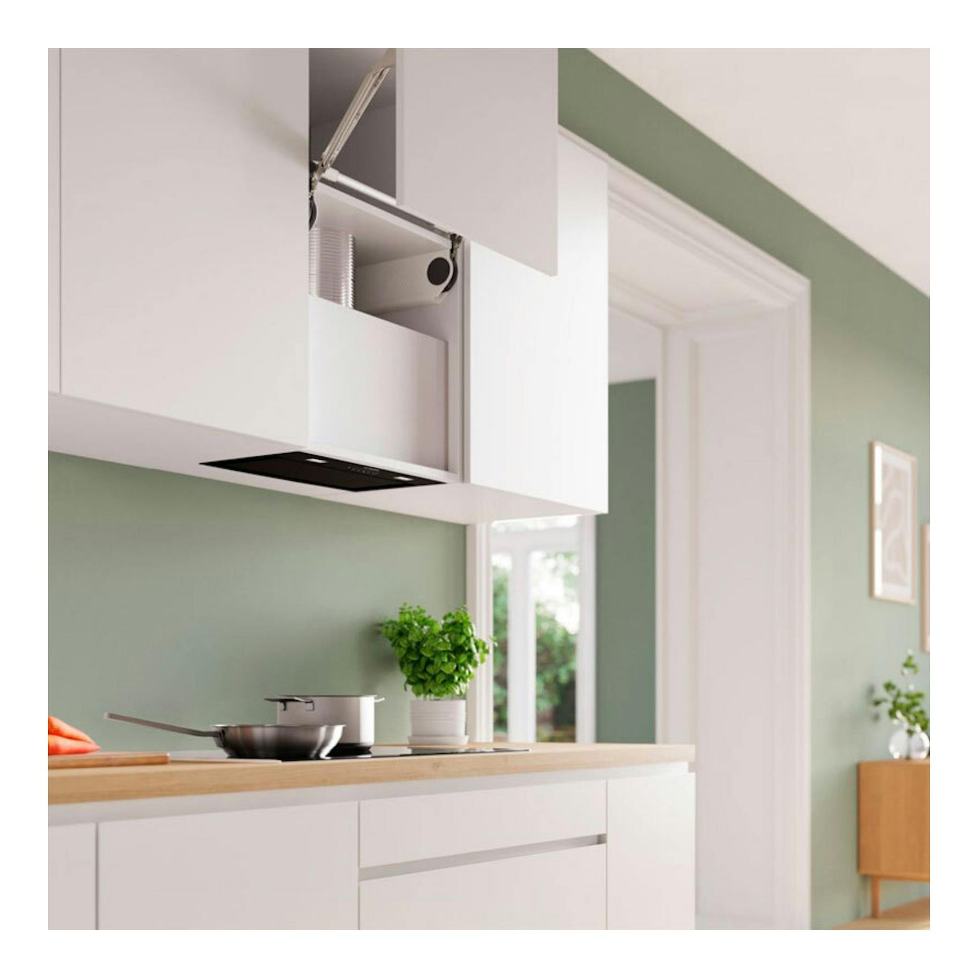 Grupo filtrante Bosch DLN57PC60 negro, vista frontal empotrada bajo mueble de cocina.