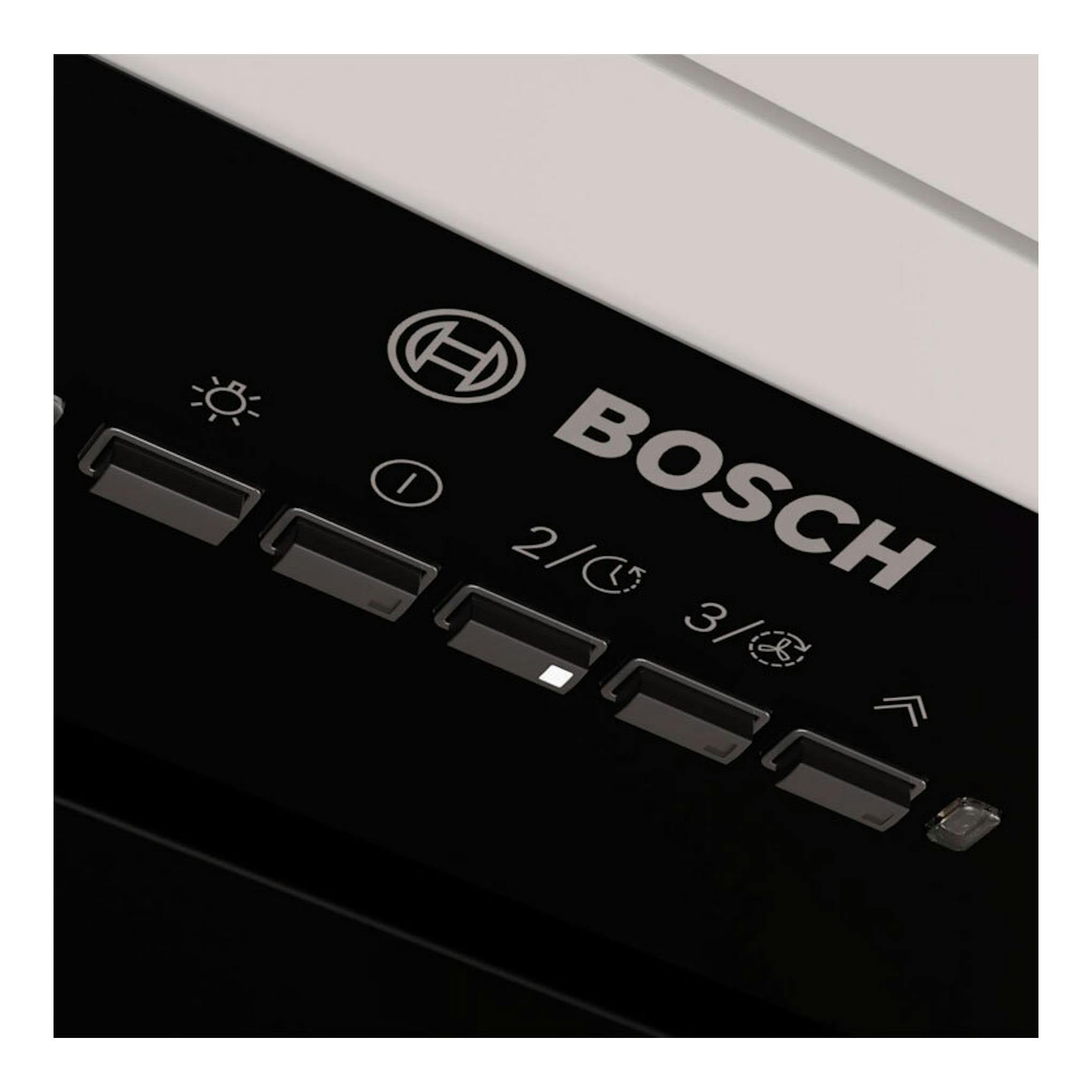 Panel de control Bosch DLN57PC60 negro, vista en ángulo, con botones e iconos blancos.