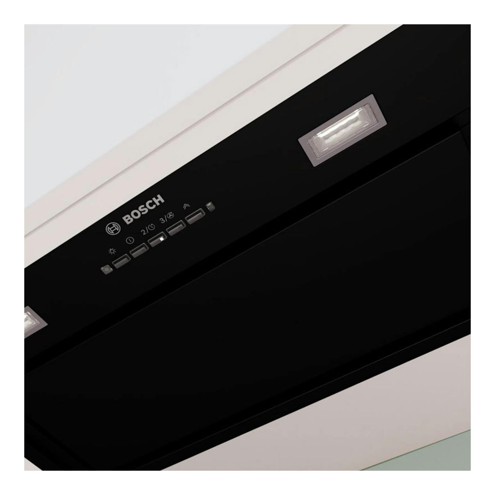 Grupo filtrante Bosch DLN57PC60 negro, vista en ángulo del panel frontal con luces integradas.
