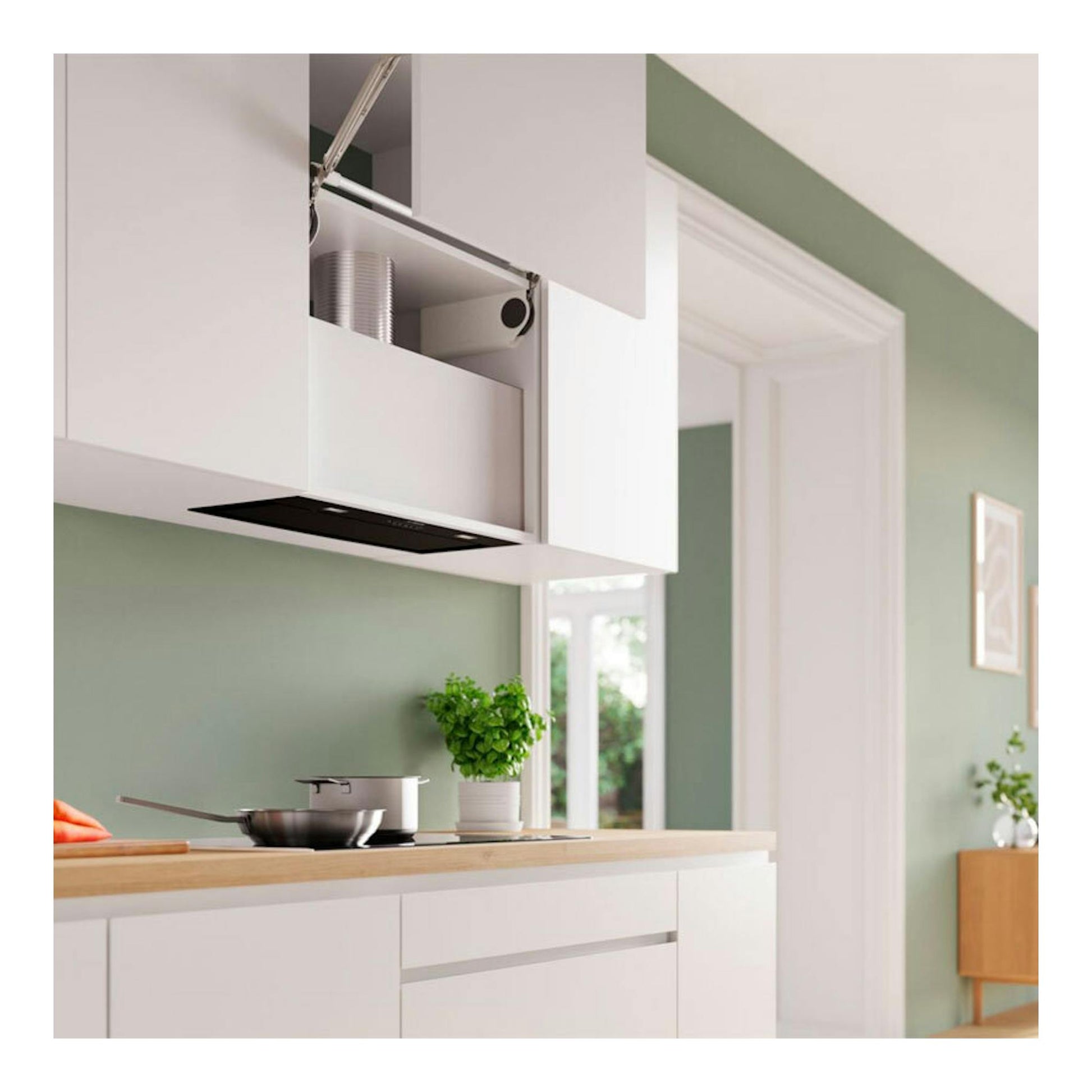 Grupo filtrante Bosch DLN78PC60 negro, integrado bajo mueble de cocina blanco, vista frontal.