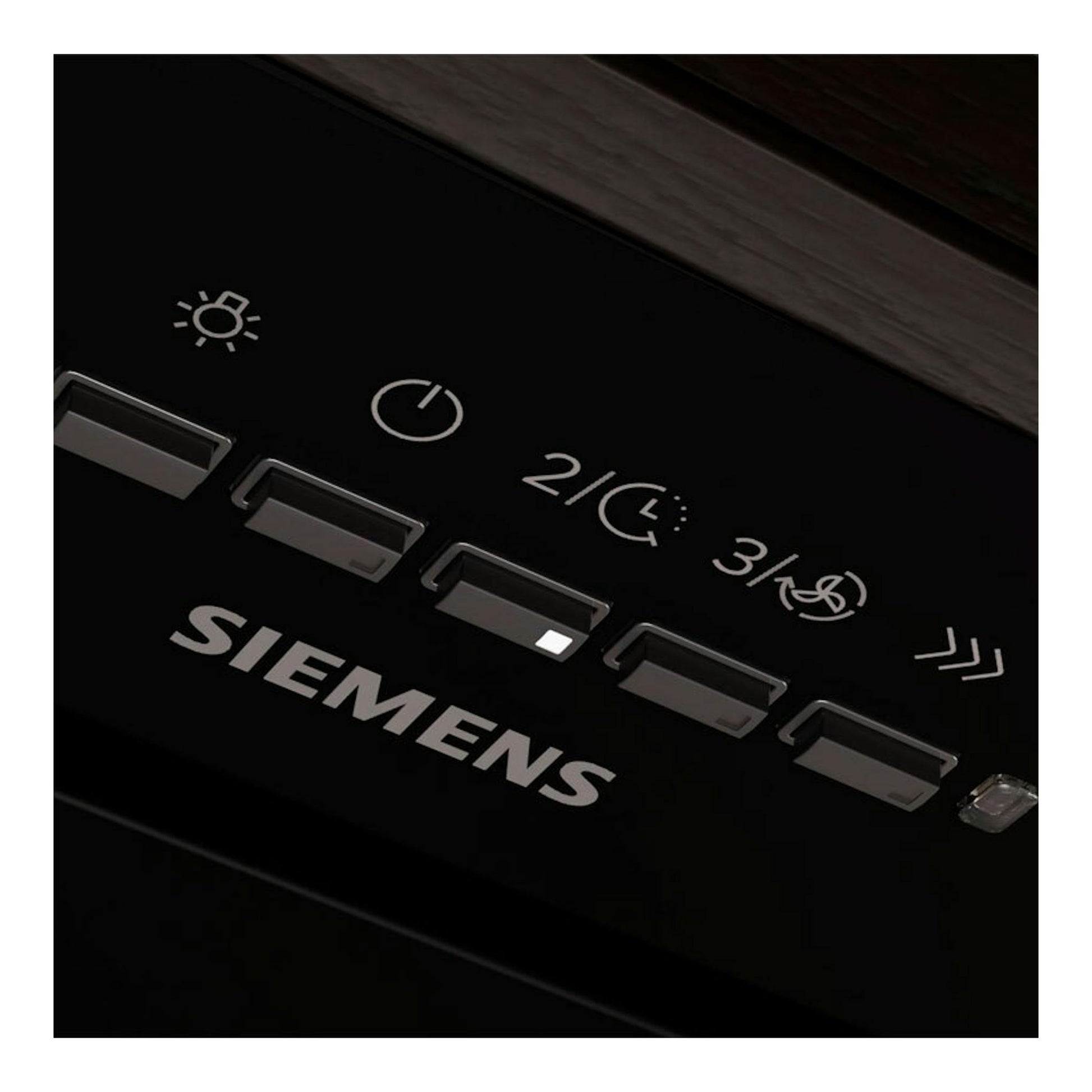 Detalle en primer plano del panel negro de un grupo filtrante Siemens LB78NPC60 con botones e iconos táctiles.