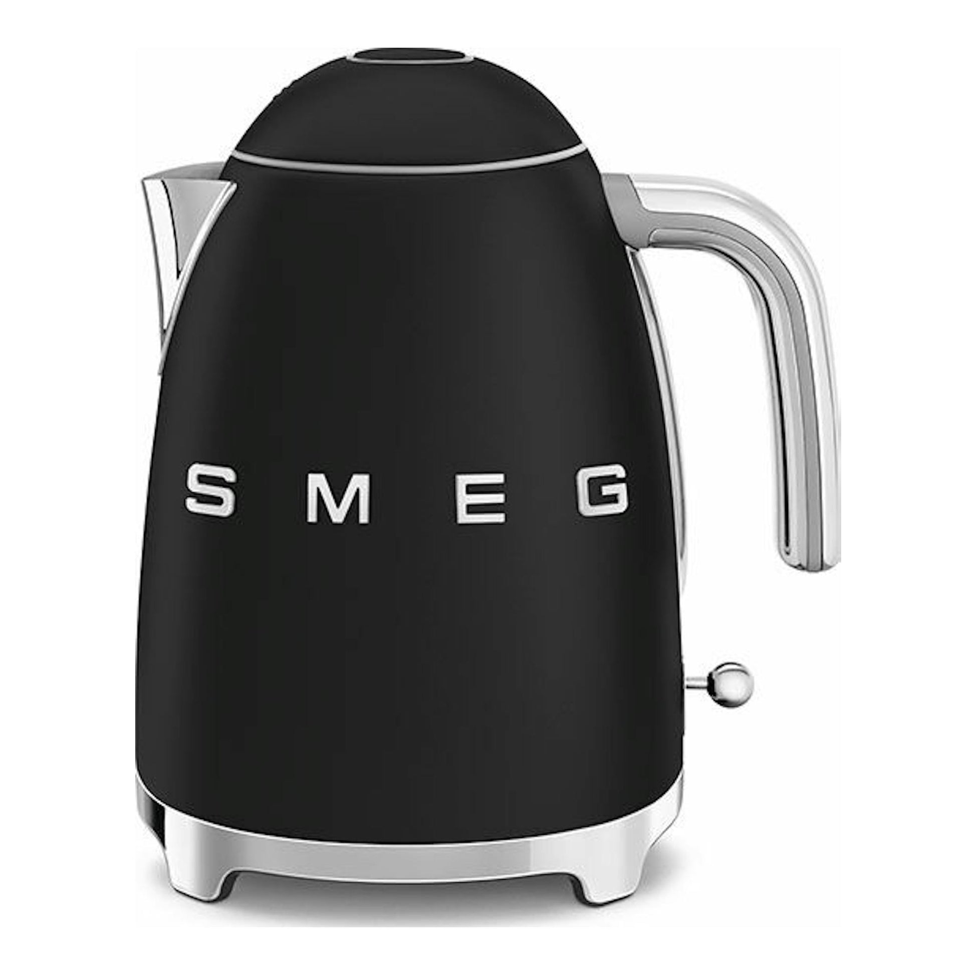 Hervidor Smeg KLF03BLMEU negro, vista frontal con asa y base cromadas.