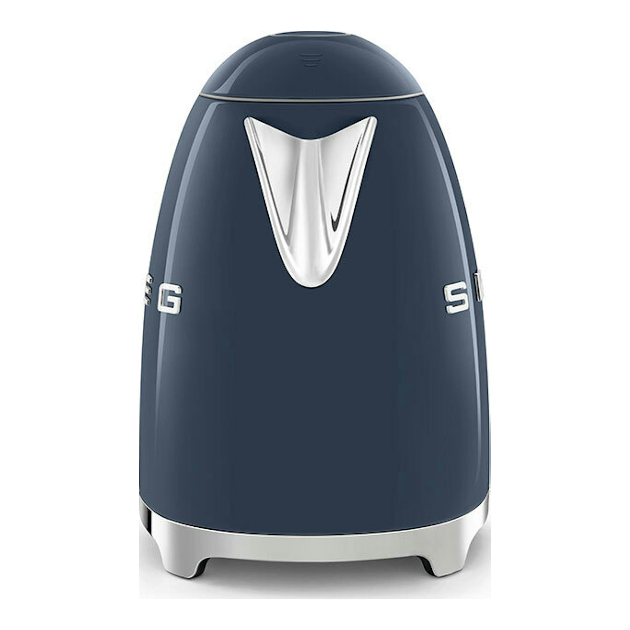 Hervidor Smeg KLF03NBEU azul marino, vista frontal, con base y detalles cromados.